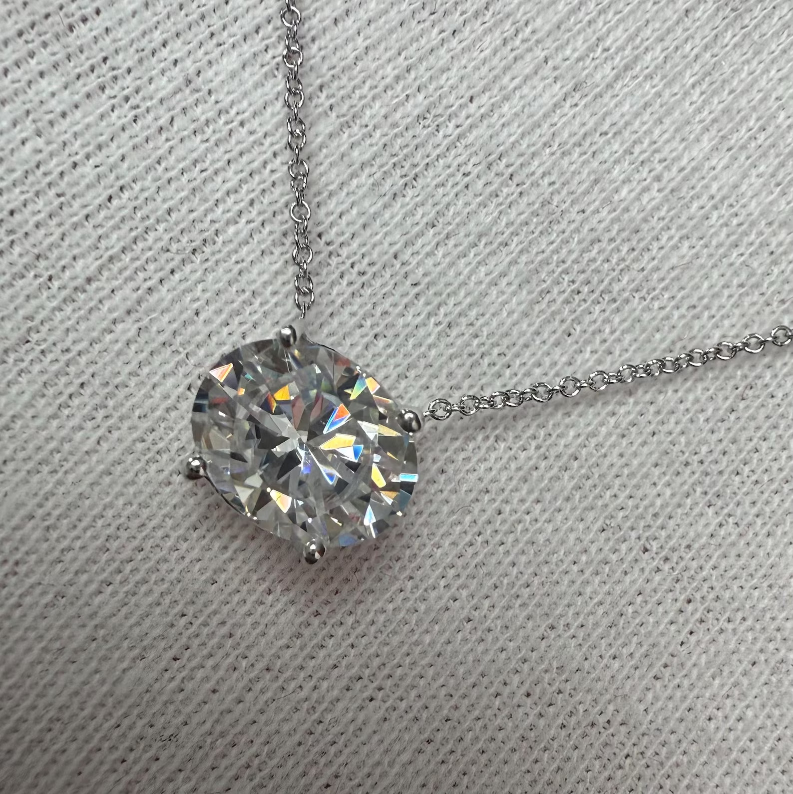 IGI Oval-Cut 6.00Ct EF/VS1 Lab Grown Diamond Necklace& Pendant 14k White Gold
