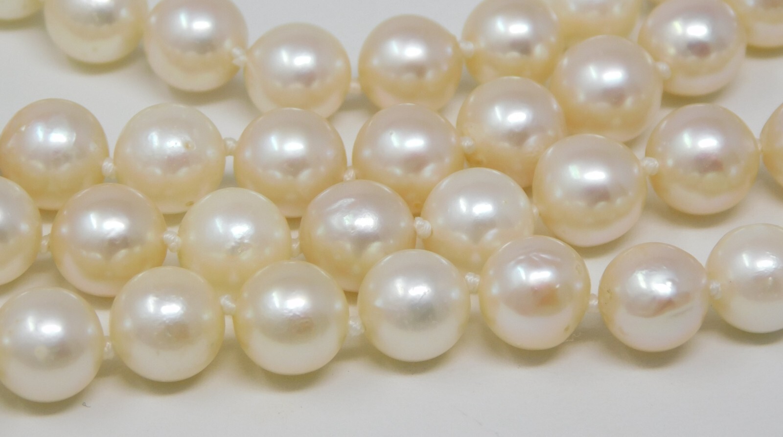 8 mm-8.5 mm Strand Cultured Pearls 18 kt Yellow Gold Clasp Necklace 24.5″ B4496