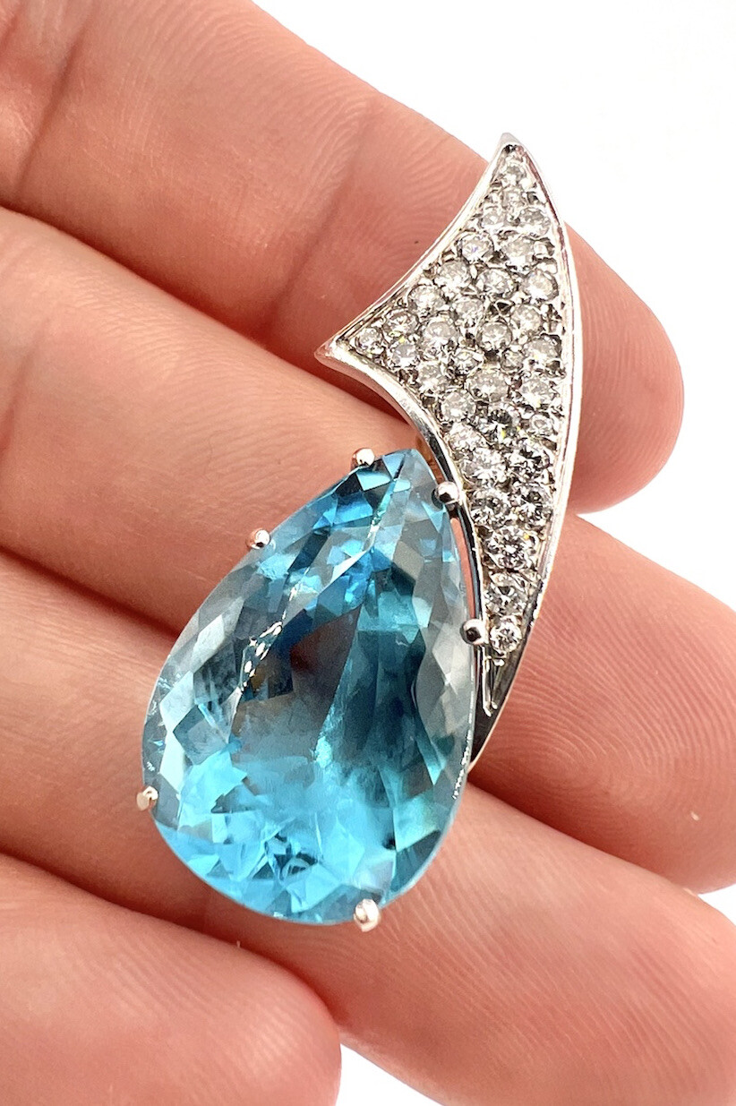 Fine 18ct London Blue Topaz White Gold 1.00ct Approx Diamond Enhancer Pendant