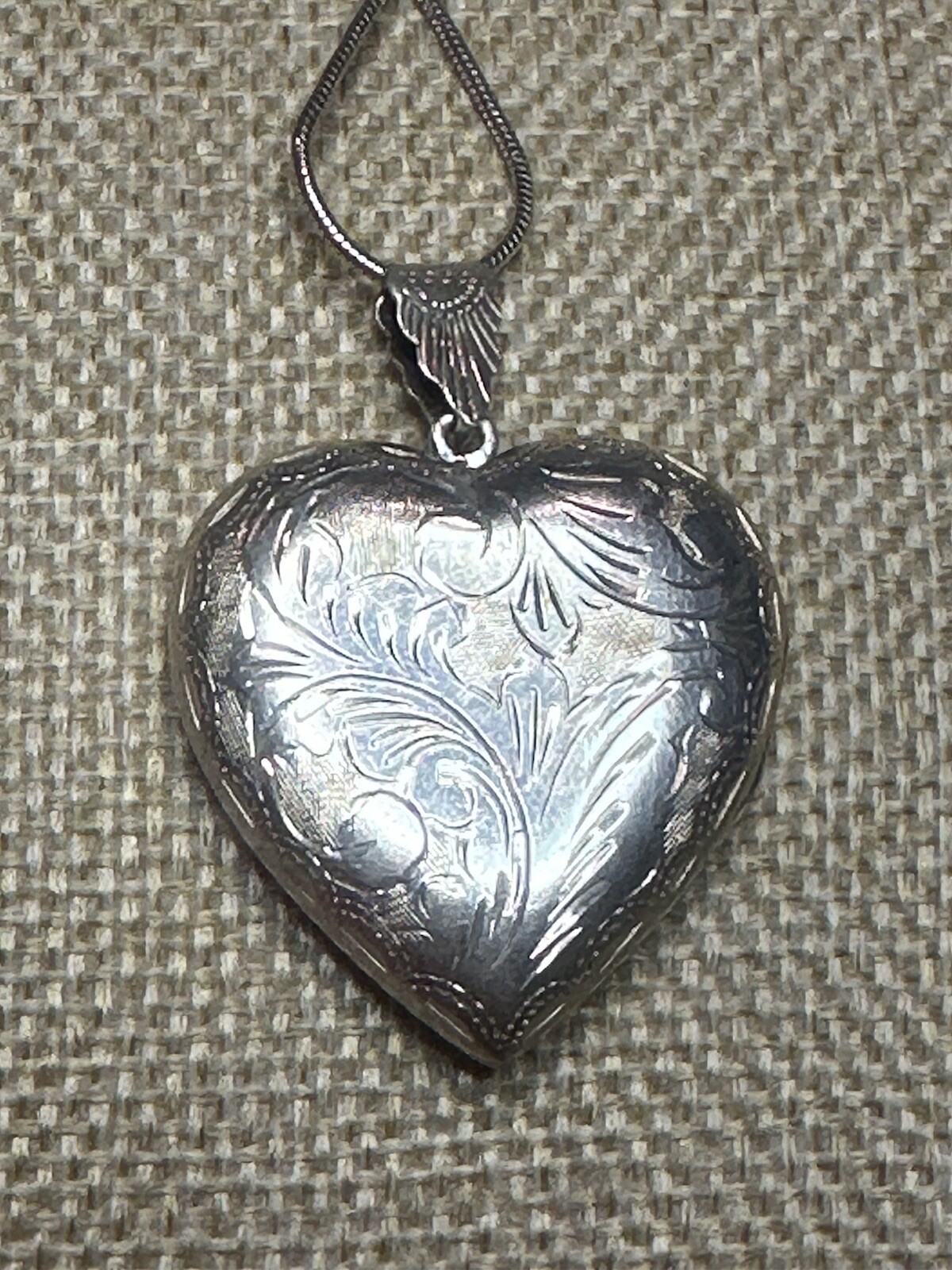 Sterling Silver 24” Snake Chain With Engraved Swirl Pattern Heart Locket 17.44g