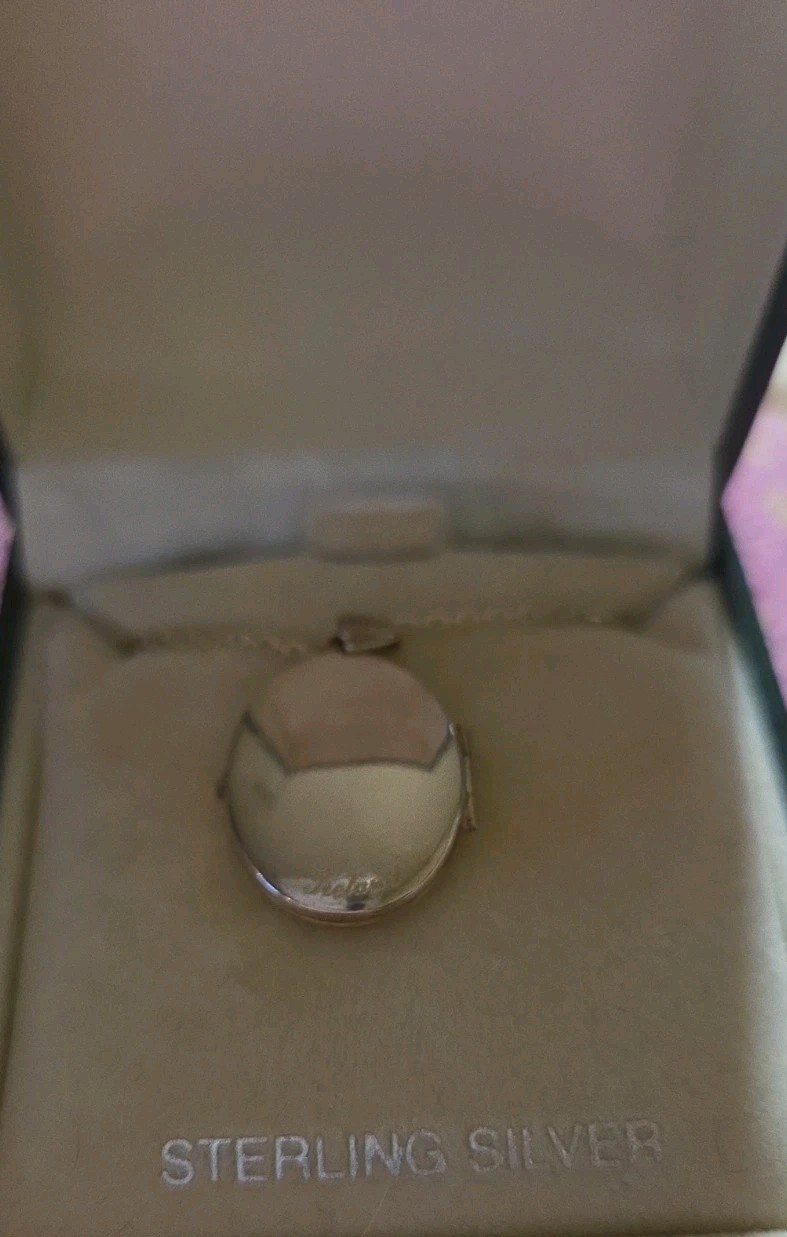 Sterling Silver Oval Etched Shamrock Locket With 18 Inch Chain