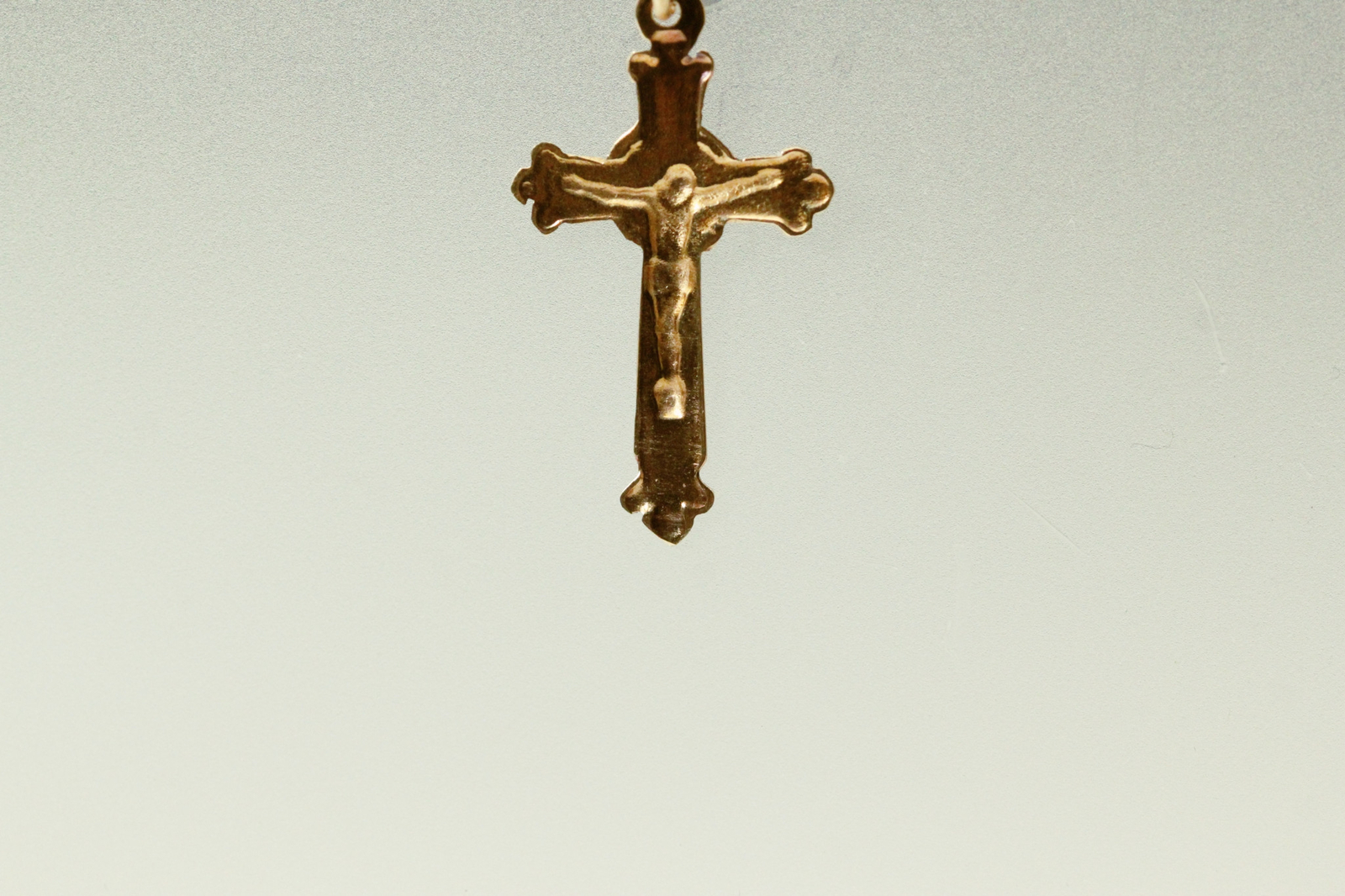 Russian Crucifix 585 14K Yellow Gold 0.6 grams (PEN9799)