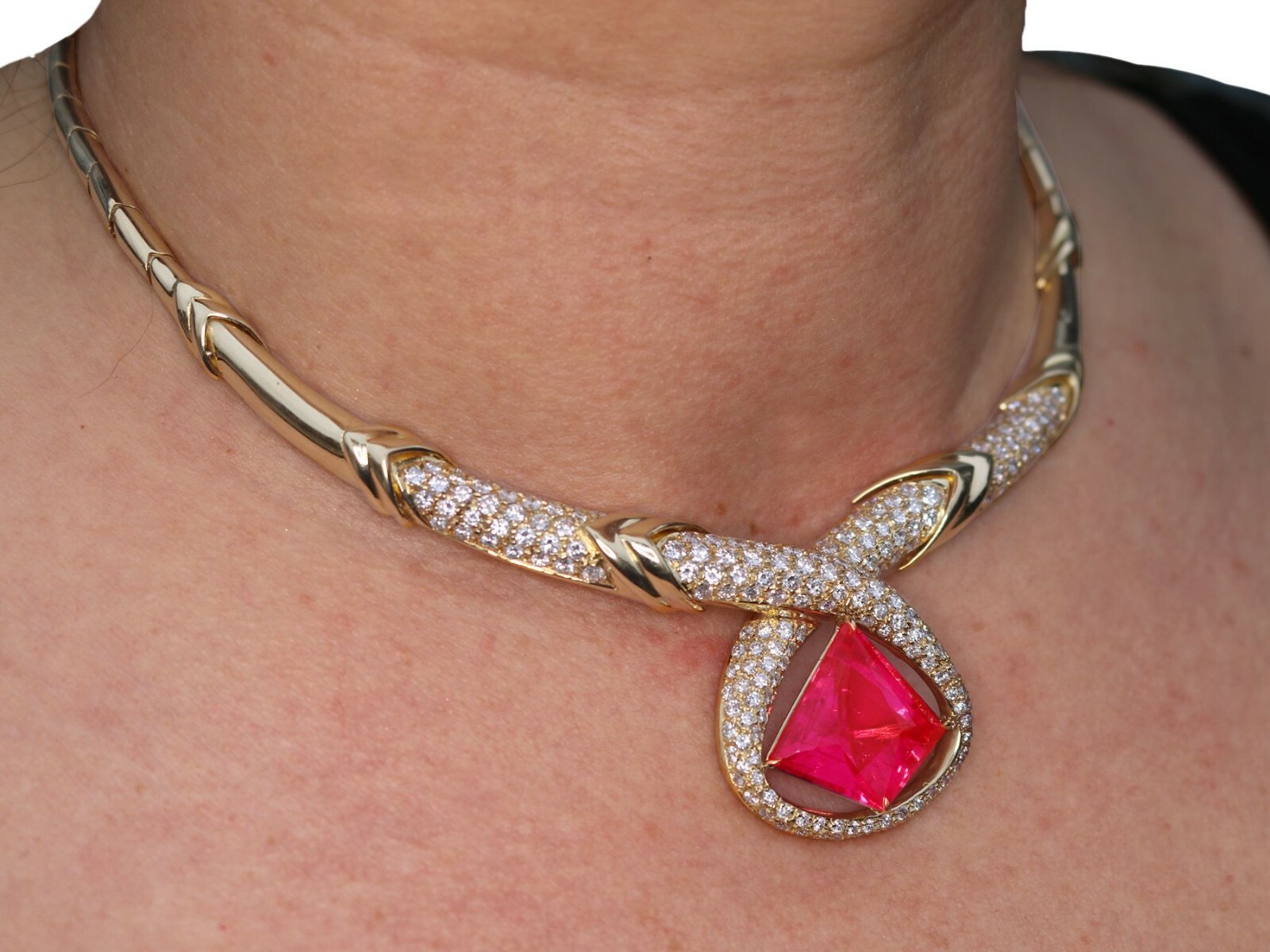 15.65 Ct Pink Tourmaline and 6.90 Ct Diamond 18k Yellow Gold Necklace Vintage