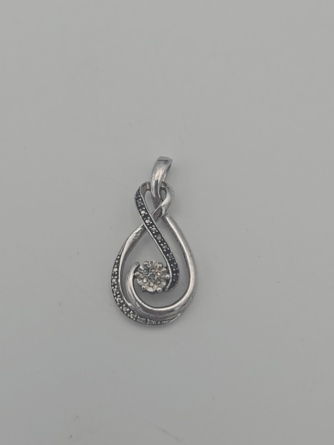 Love Knot Infinity Loop White An Black Design – Diamonds 925 Sterling Pendant