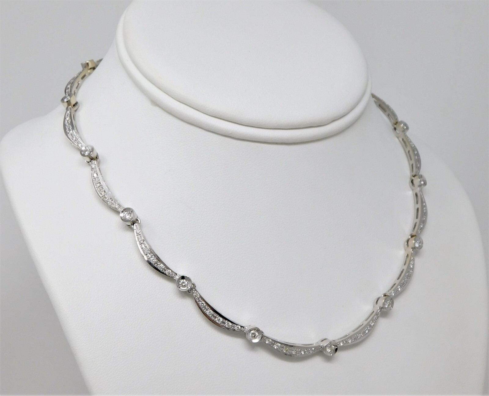 18 kt White Gold DIAMOND Scalloped Flexible Link Choker Necklace 15.5″ B4433