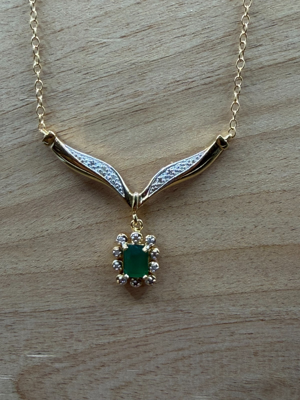 0.94 CTW Natural Green Agate & Diamonds 18K Gold Plated Necklace Size 19in