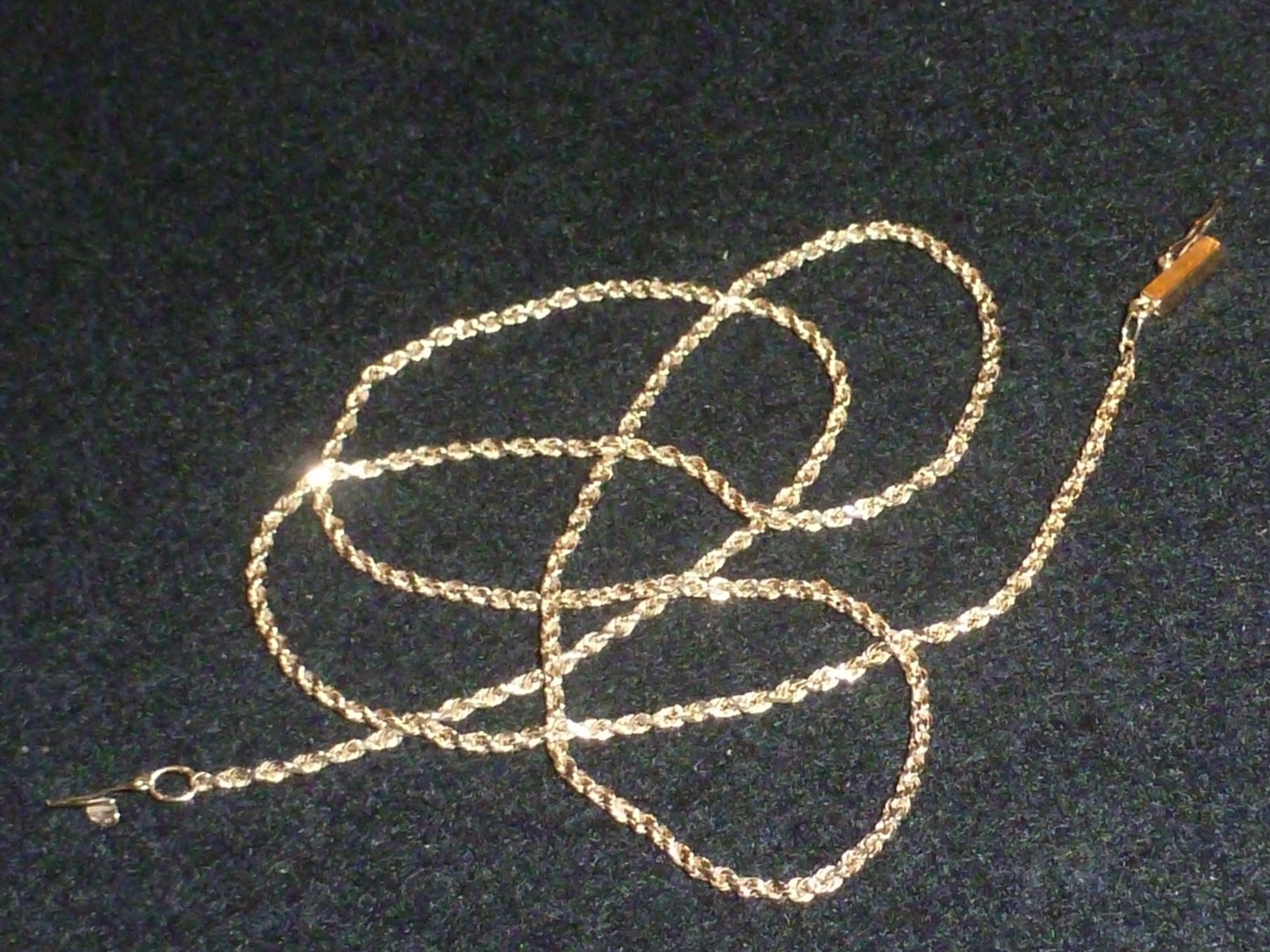 10K SOLID YELLOW GOLD DIAMOND-CUT ROPE TWIST NECKLACE – 21 1/2″ – 5.12 GRAMS