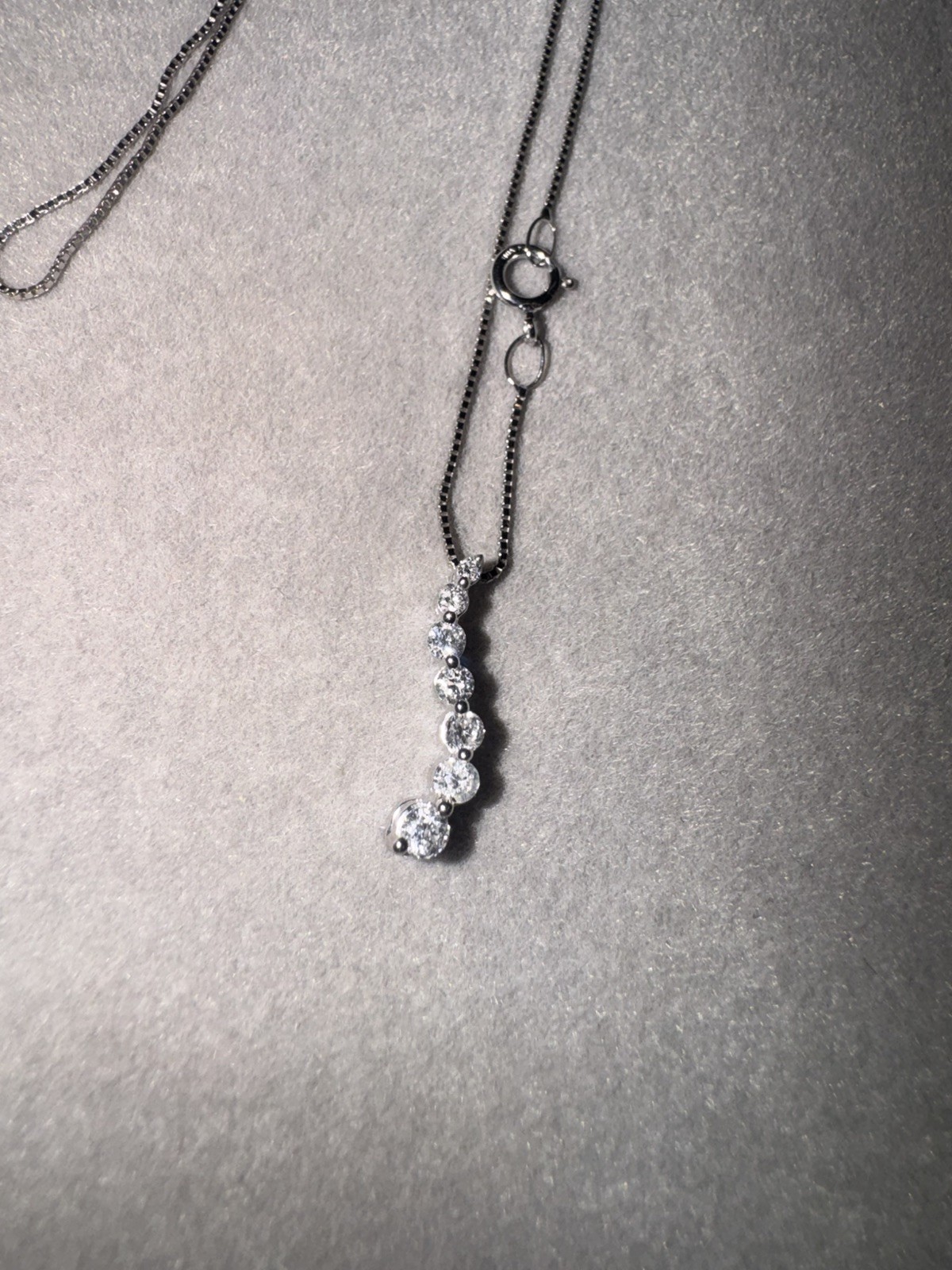 Helzberg Diamonds 10K White Gold 1/4 ct TW Round Diamond Journey Pendant