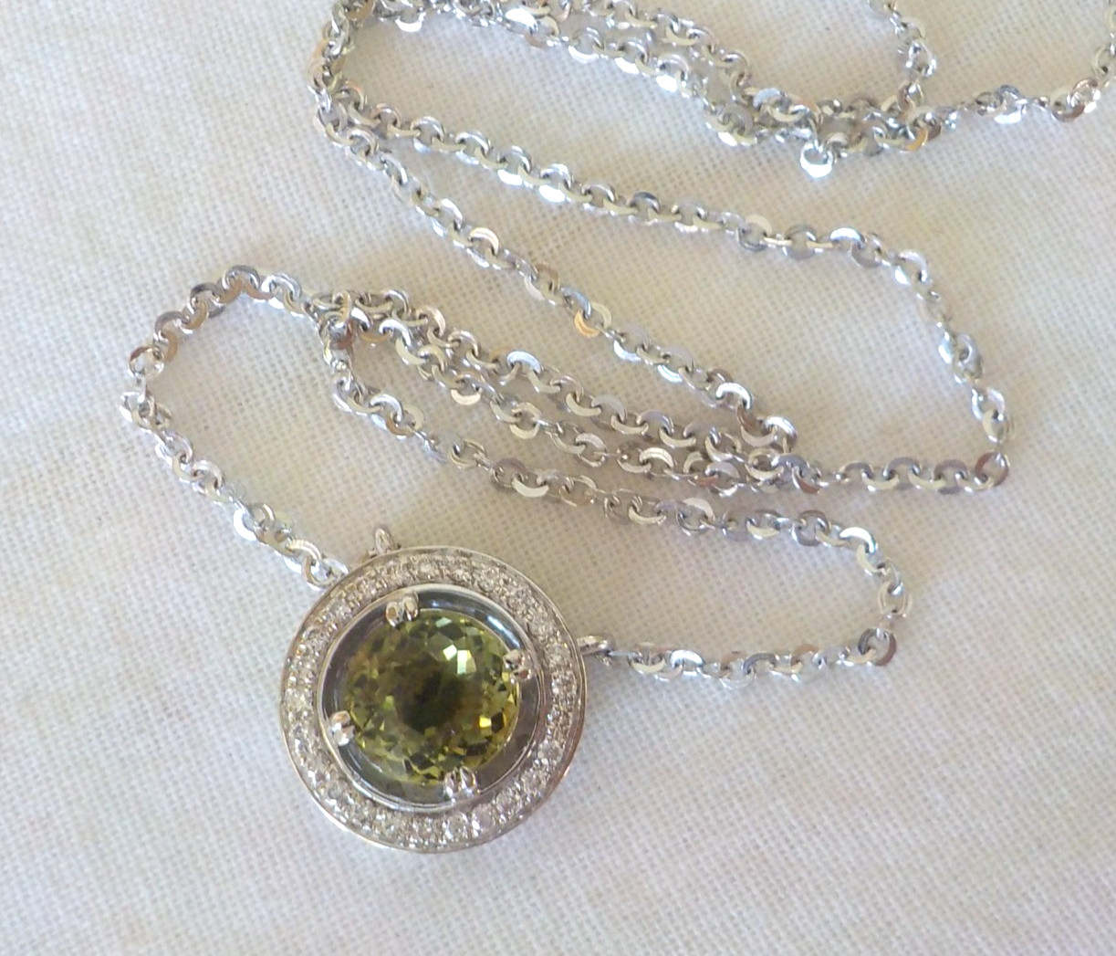 14K White Gold Green Tourmaline Diamond Halo Necklace – 4.60 gms, 16 in, 1.80 ct