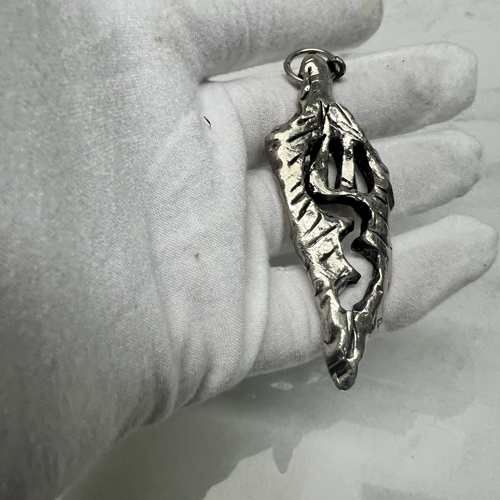 Weme signed 1989 pendant 3″ Silvertone leaf? (no necklace) 1980’s VTG metal