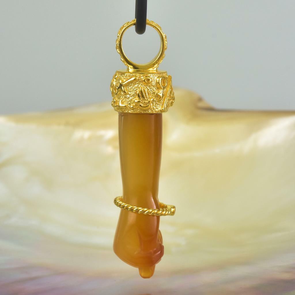 Gold Vermeil Sterling Mano Fico Figa Pendant Carved Chalcedony Diamond 11.27 g