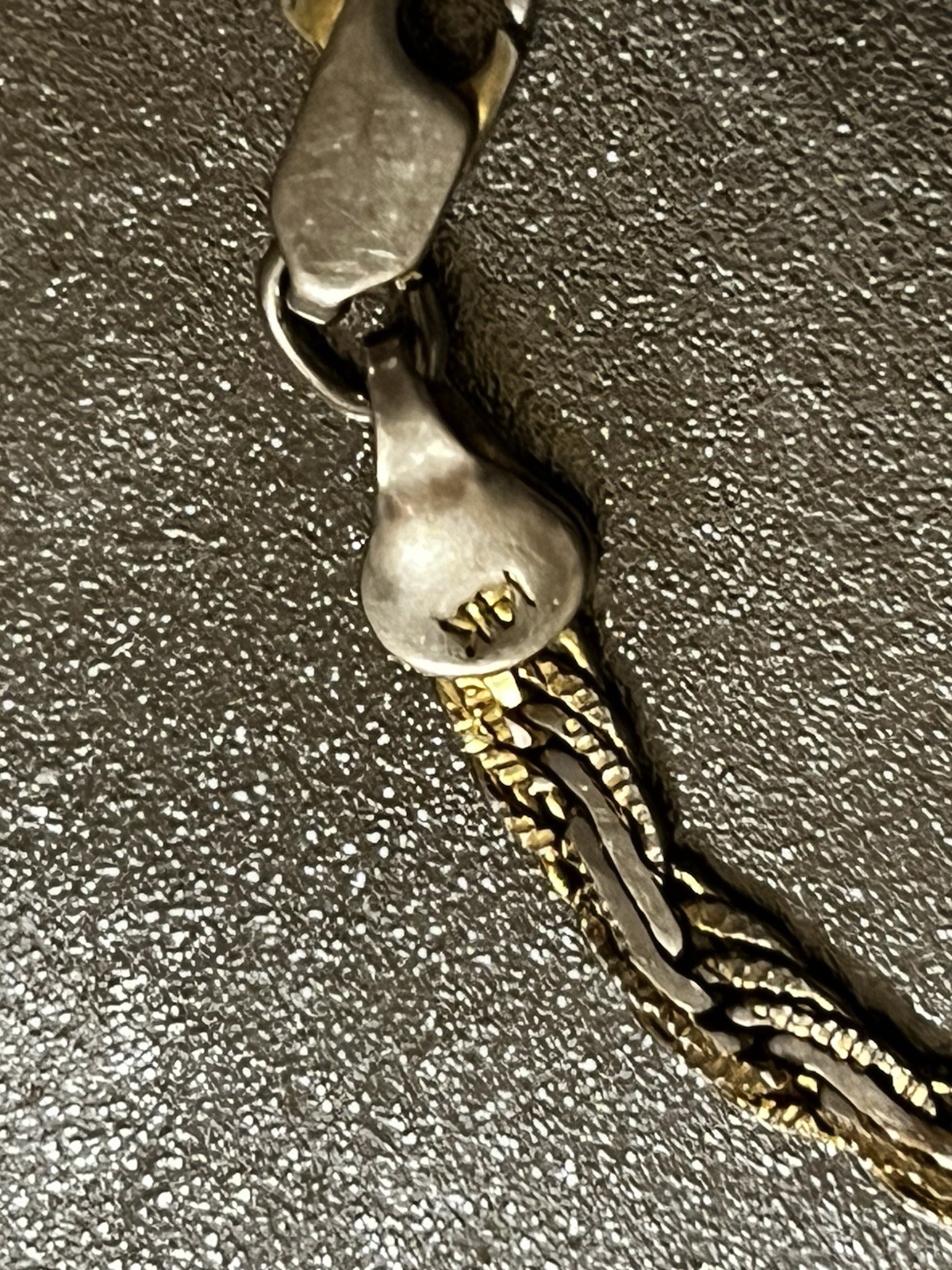 14 KT Yellow & White Gold Byzantine Style Chain 8in Bracelet. Weighs 5.103 Grams