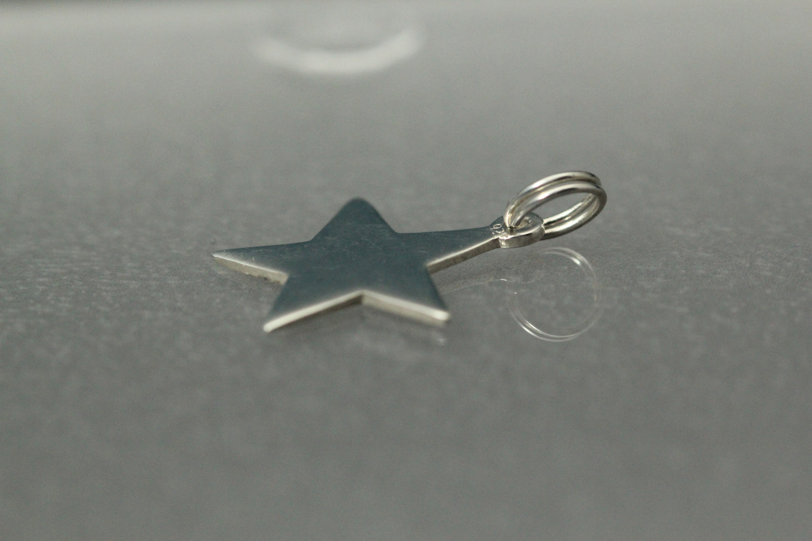 925 Sterling Silver Star Shaped Charm or Pendant 1.6 Grams (PEN9339)