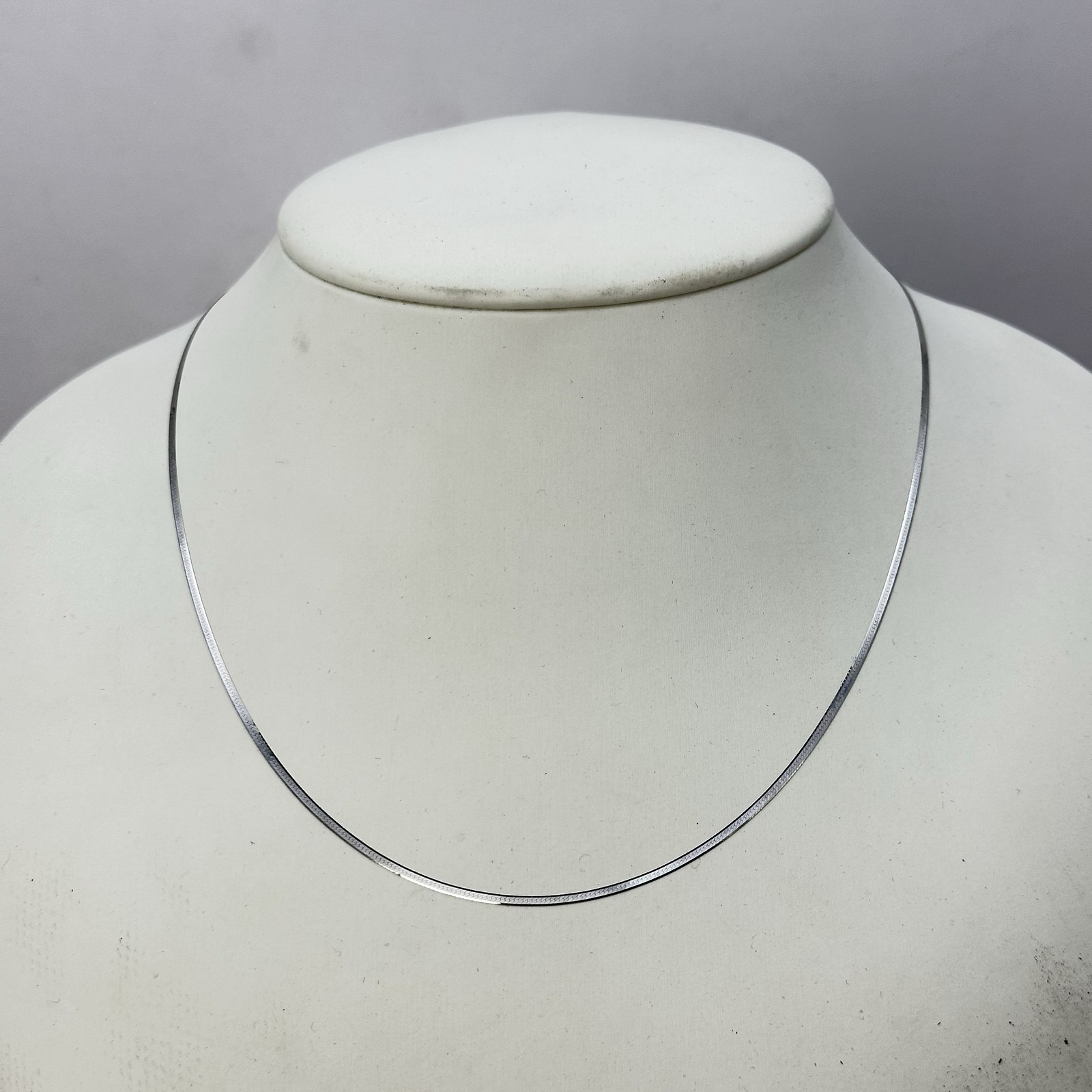 Macy’s Womens 1.25MM Flat Herringbone 14K White Gold Chain Necklace 1.3g 17″