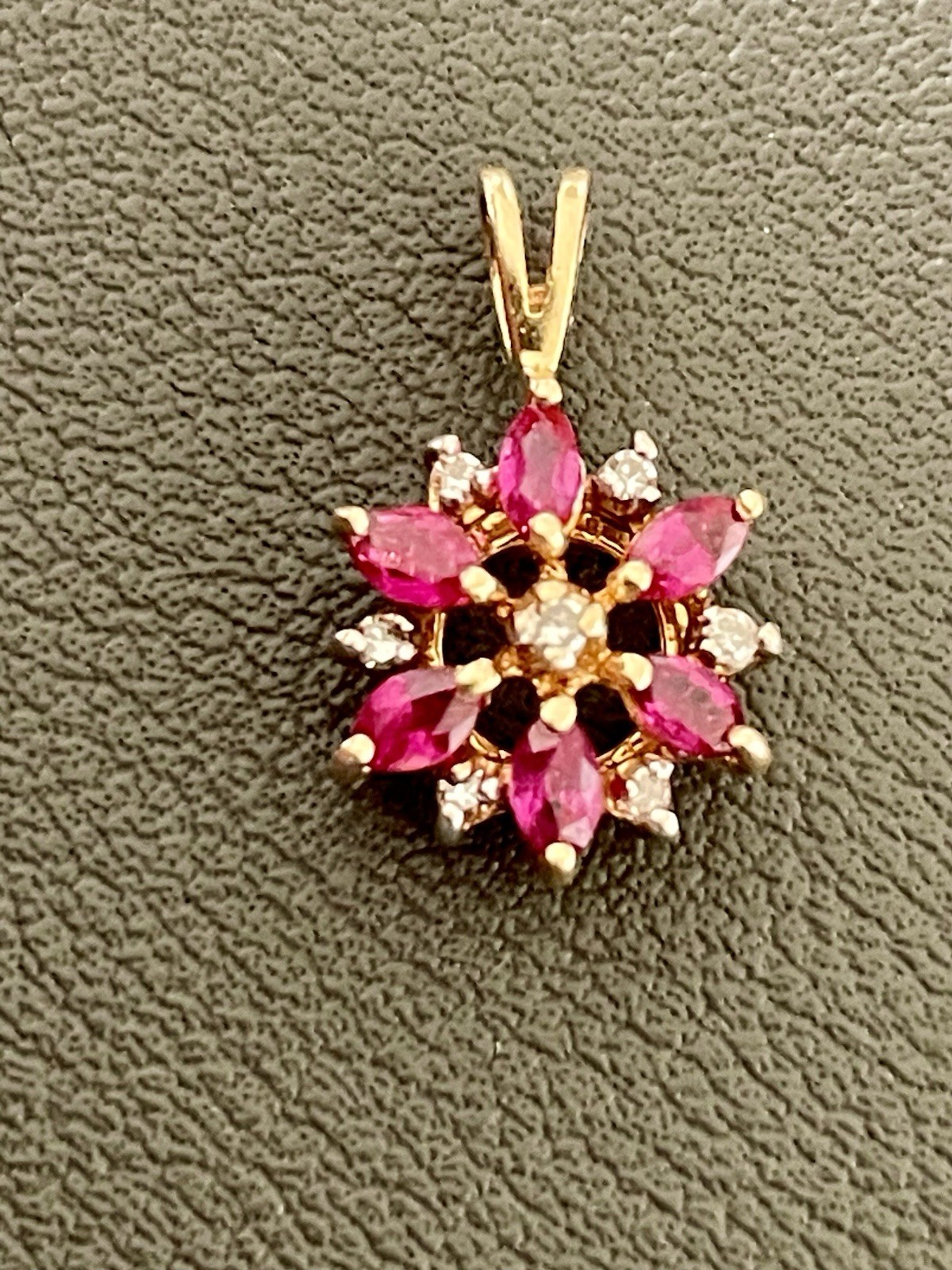 14KT Yellow Gold 0.30CTW Ruby & 0.07CTW Diamond Pendant (L65)