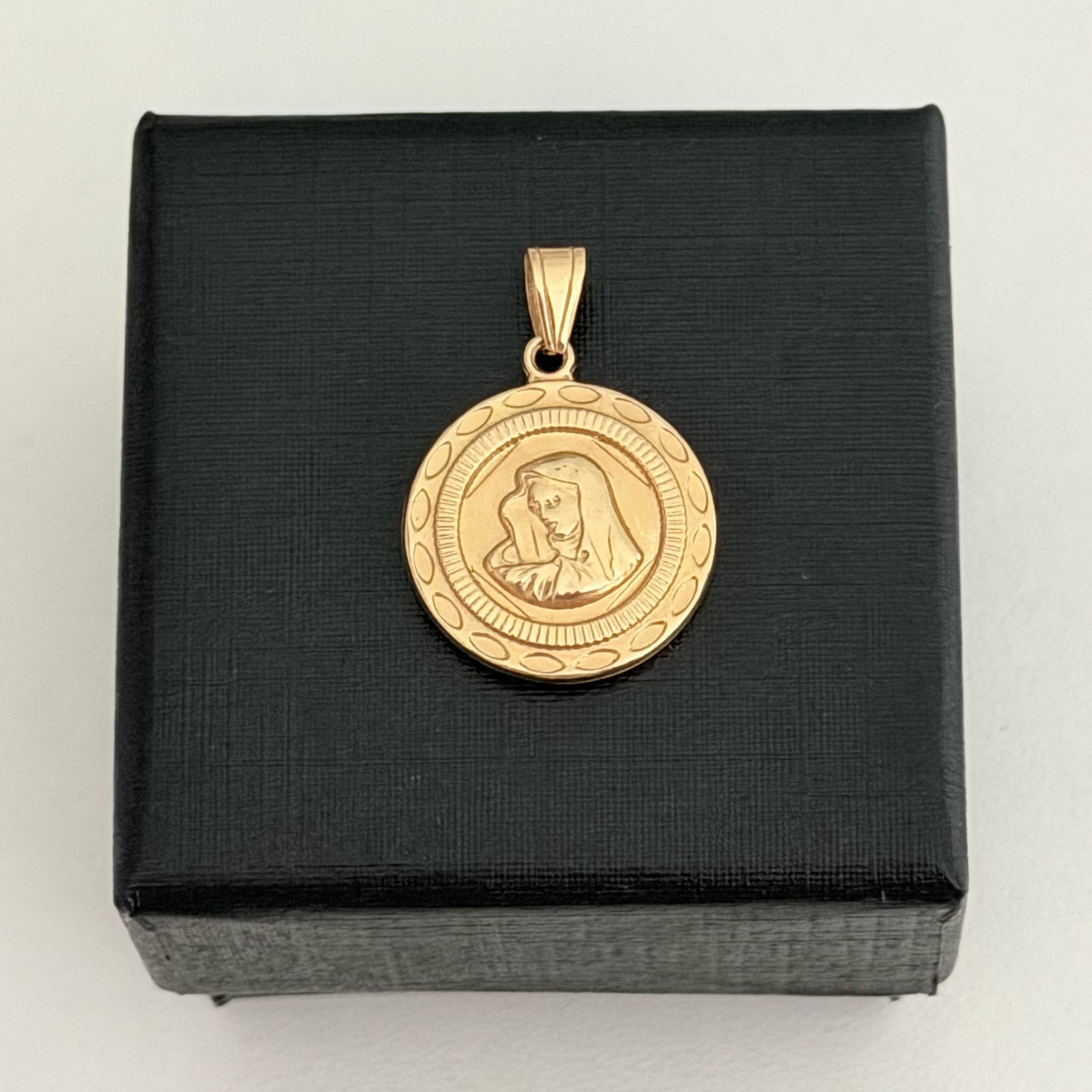 18K Yellow Gold Madonna Mother Mary Religious Medal Charm Pendant Vtg Reversible