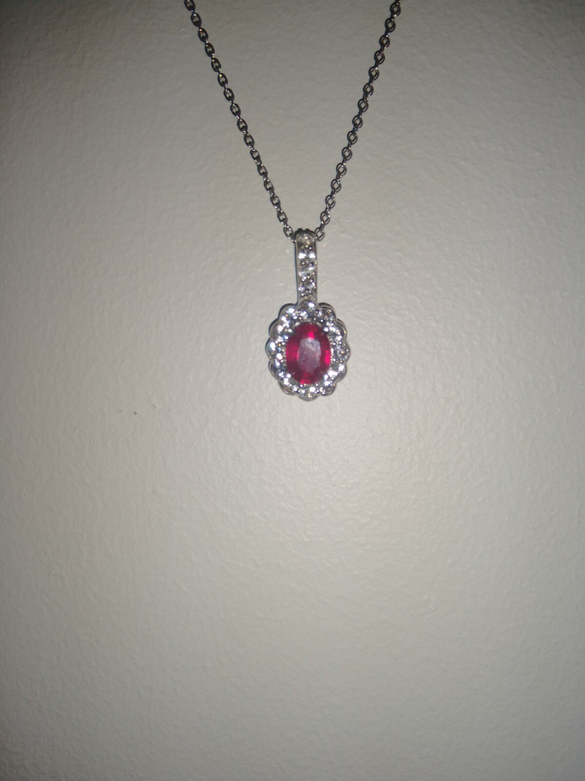 TCW=2.58 STUNNING Niassa Ruby, WhiteTopazScallopedHaloPndntNcklce18″ in Plat/SS,