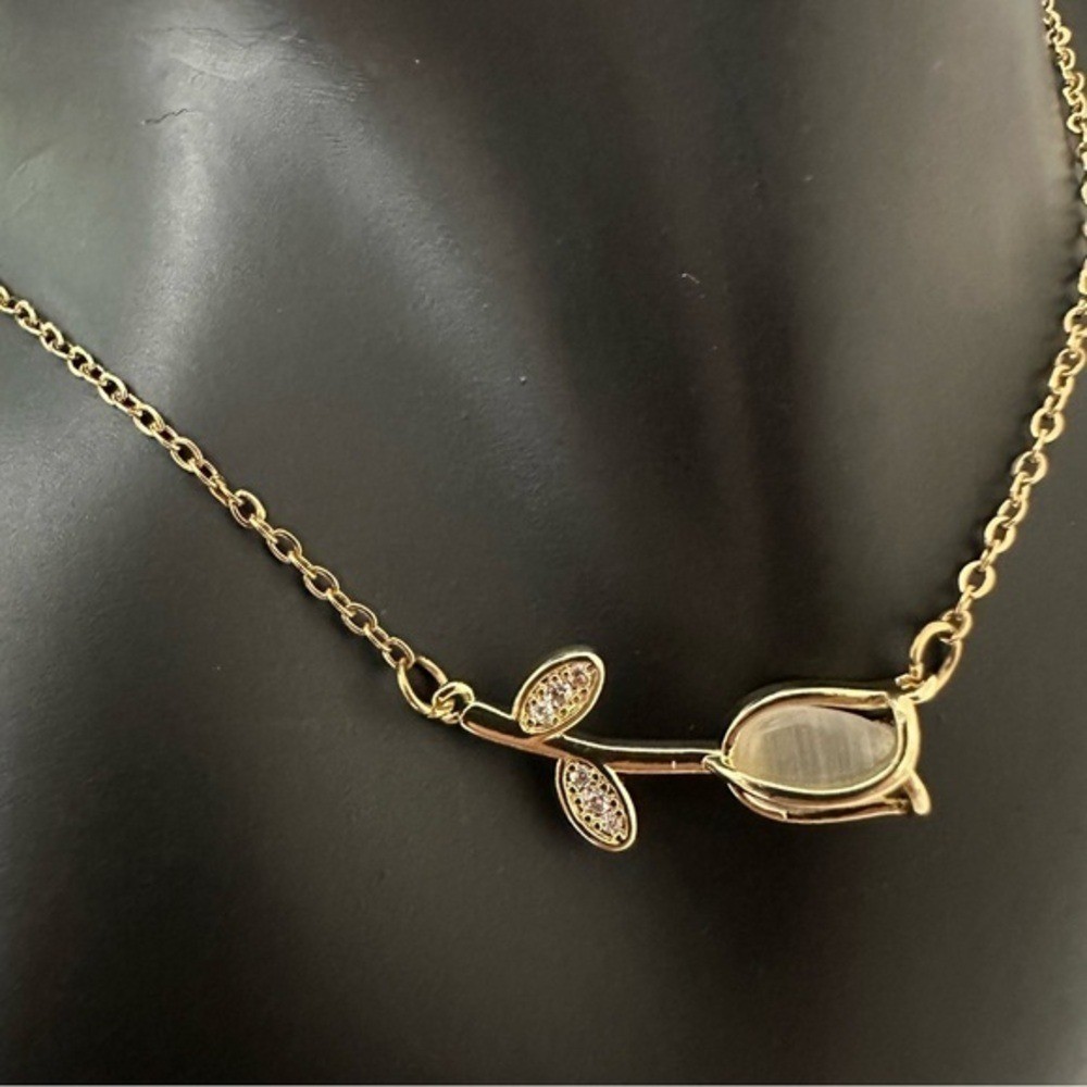 Gold Plated Tulip Flower Pendant Chain Necklace Womens Fashion Jewelry Gift
