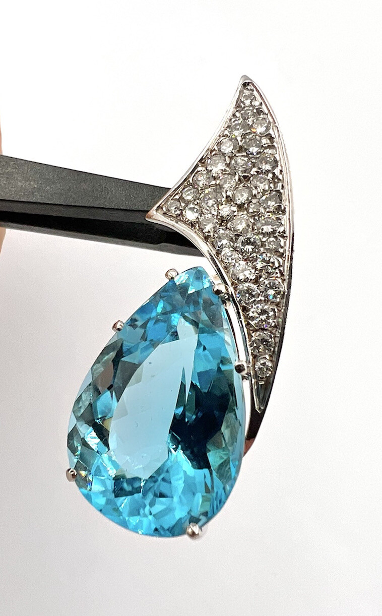 Fine 18ct London Blue Topaz White Gold 1.00ct Approx Diamond Enhancer Pendant