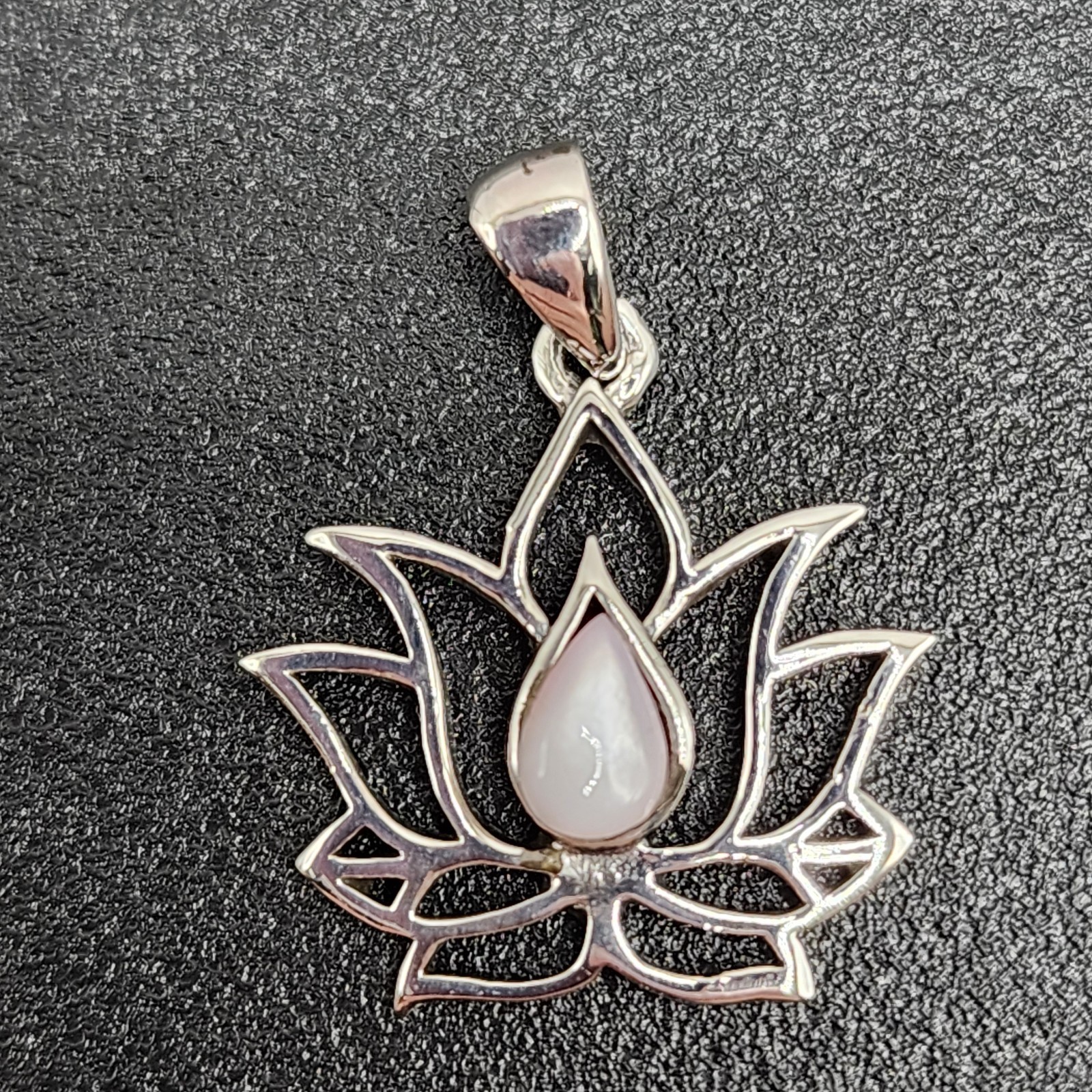 925 NEW Sterling Silver Pendant Mother Of Pearl Lotus 19mm In Diameter