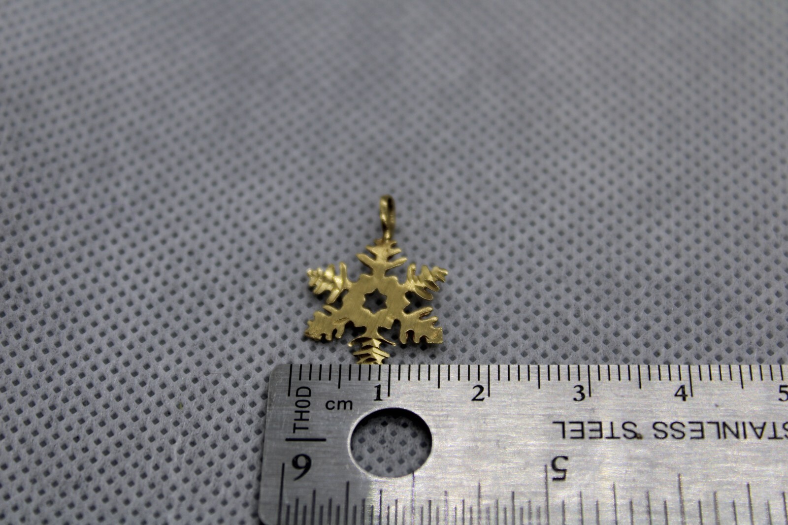 14K Yellow Gold Snowflake Pendant 0.8g
