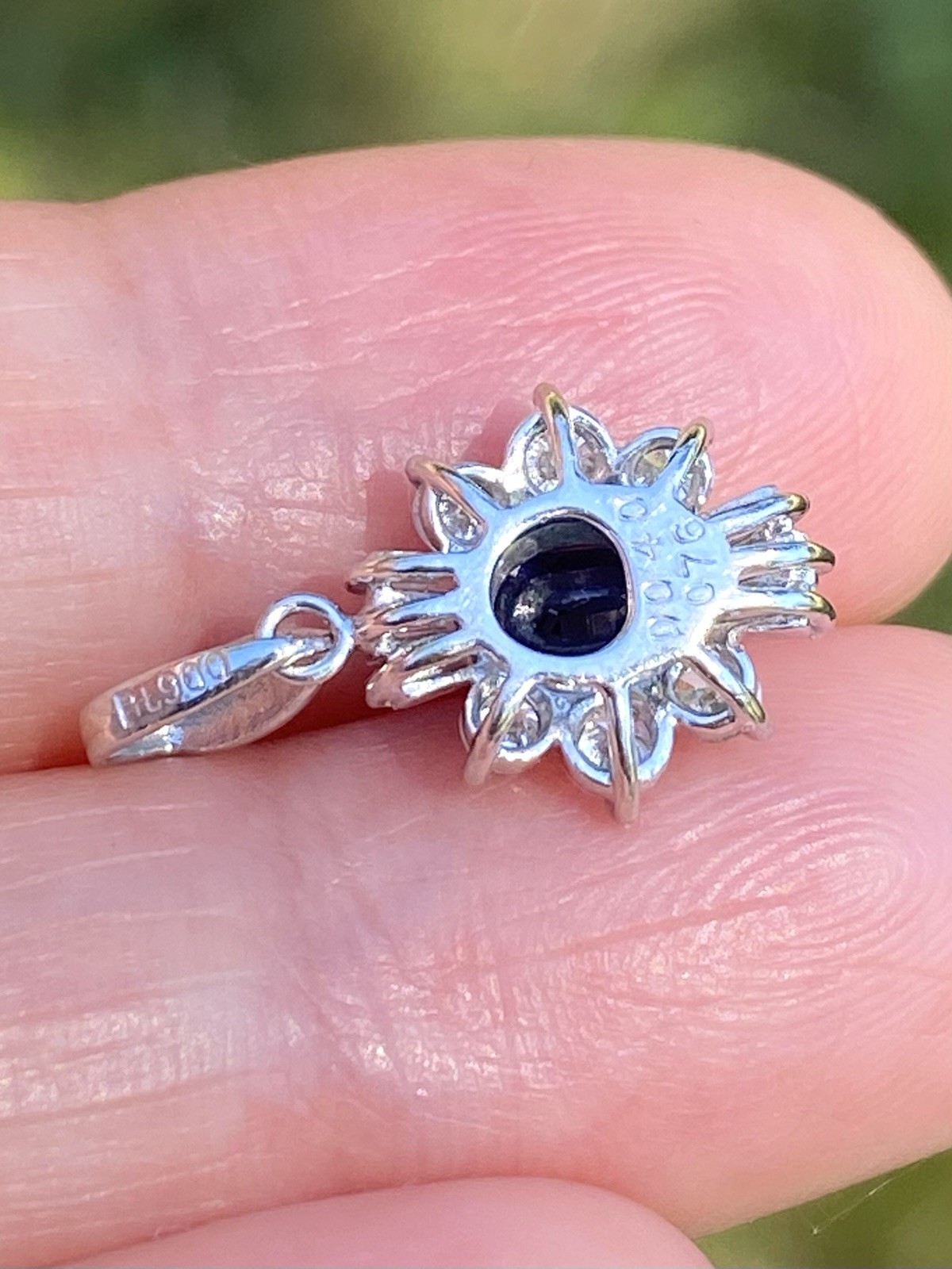 Beautiful 1.16CTW 100% Natural Quality Sapphire & VS Diamond Platinum Pendant
