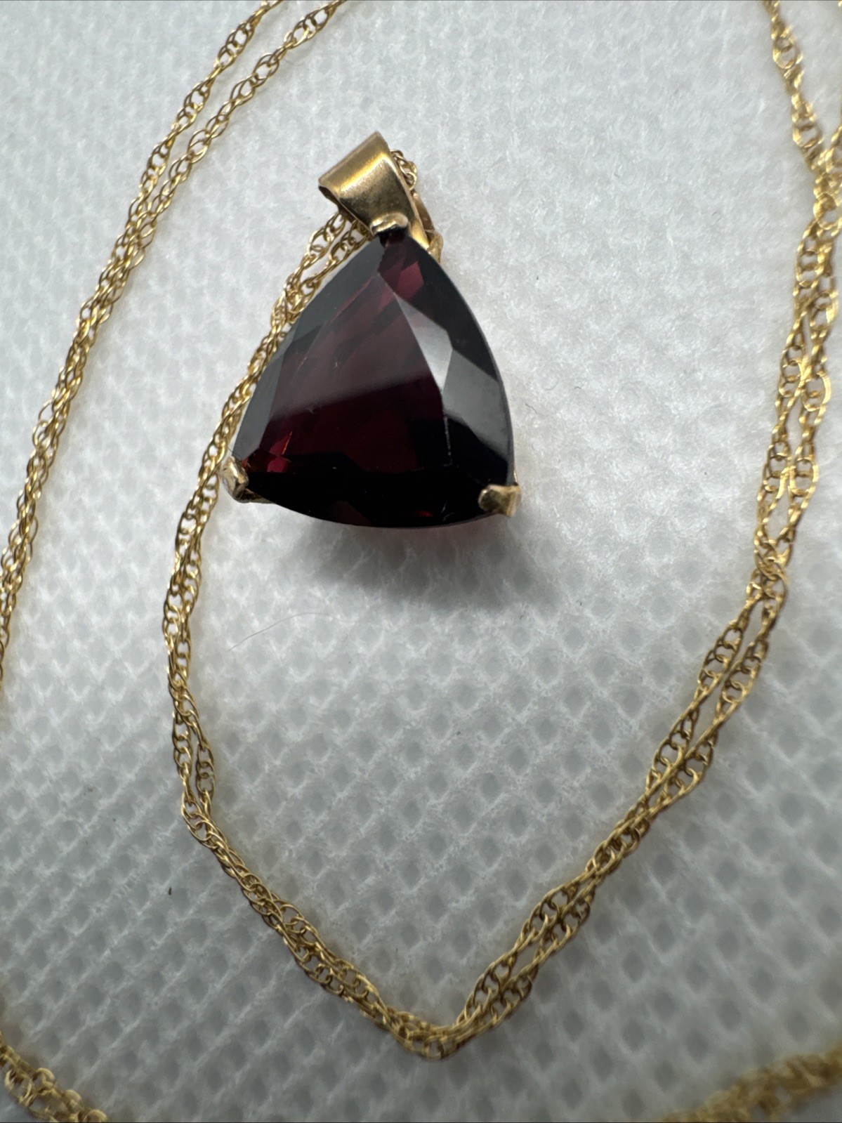 10K Yellow Gold Dark Red Trillion Cut Garnet Triangle Pendant Necklace 18”