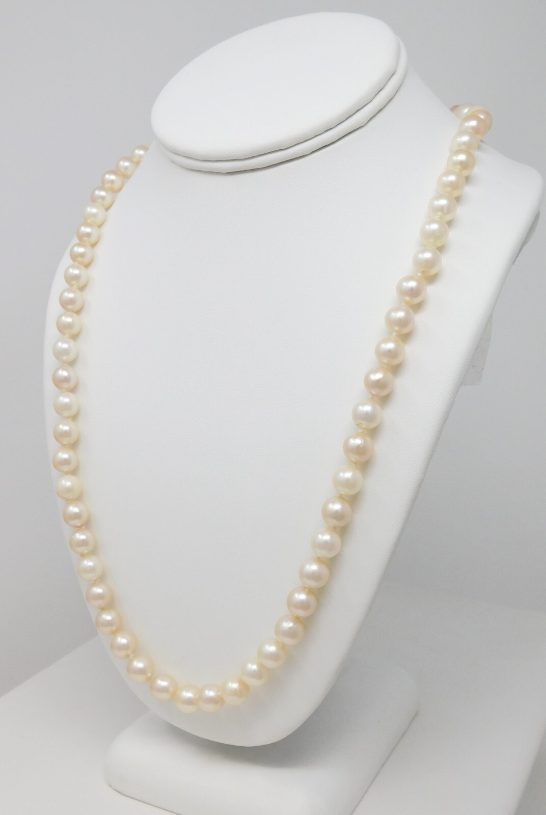 8 mm-8.5 mm Strand Cultured Pearls 18 kt Yellow Gold Clasp Necklace 24.5″ B4496