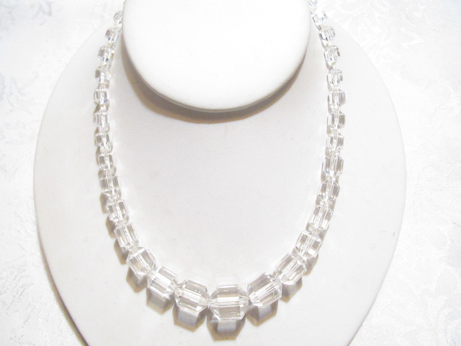 BEAUTIFUL ESTATE 15″ CHOKER STYLE STERLING CLASP CUT CLEAR CRYSTAL BEADS