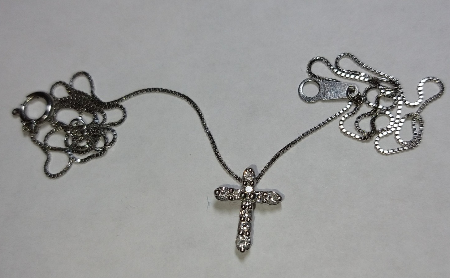 Solid platinum 0.20 carat natural diamond cross necklace 2.56 grams 15.75″