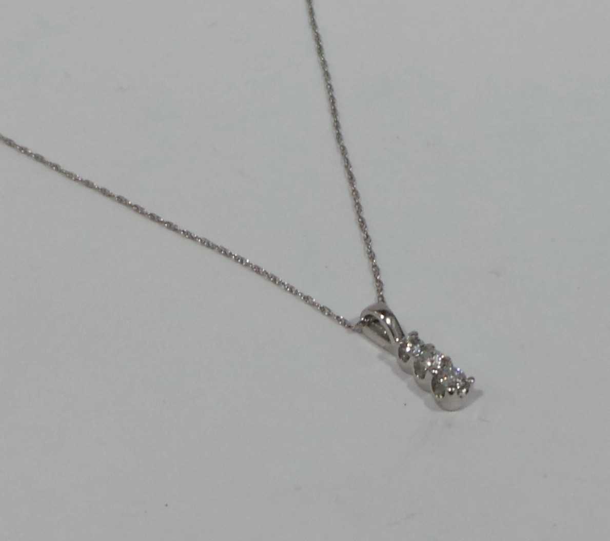 14k White Gold 19″ Thin Necklace & Platinum Triple Diamond Pendant .25ct 2.18g
