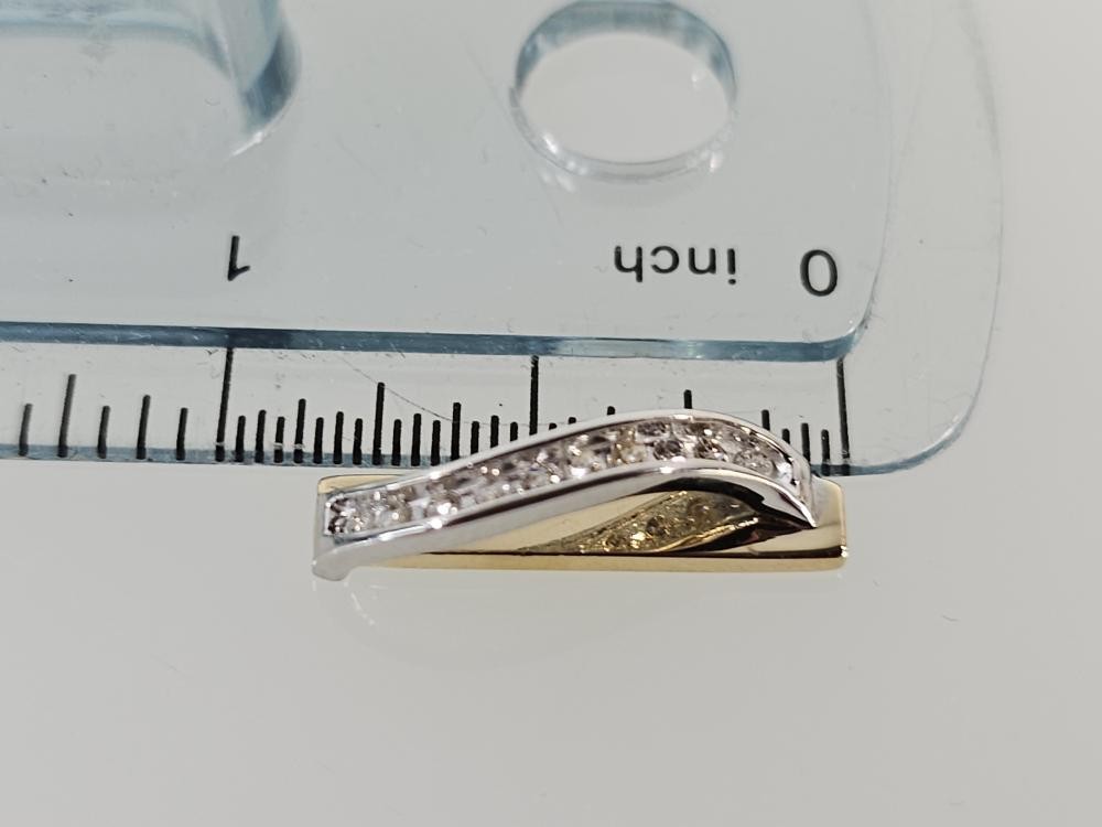 14K Two Tone Gold APX 1/10 CTW Round Diamond Pendant (AM1096455)