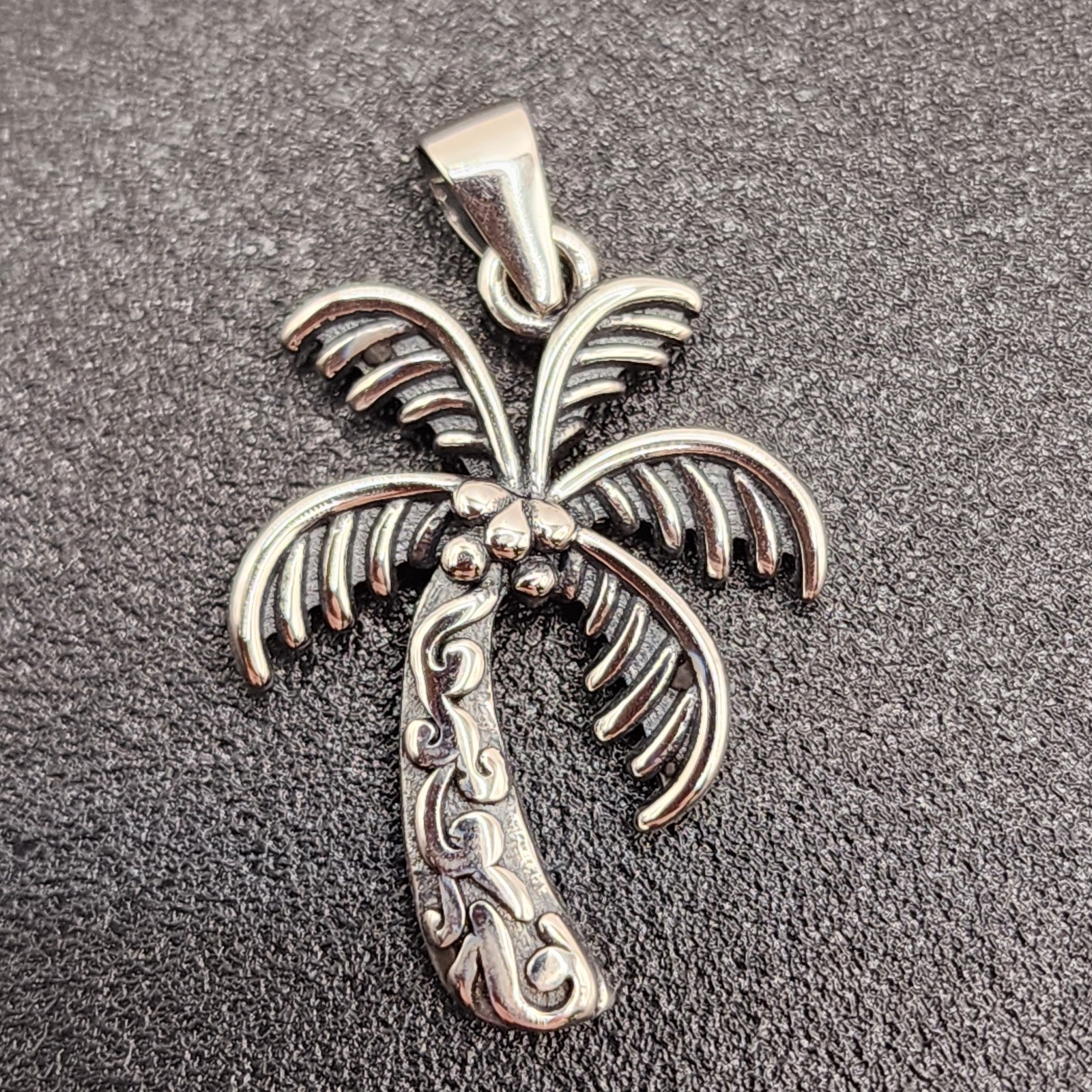 925 NEW Sterling Silver Pendant- Palm Tree 22mm Length 17mm Width Free Shipping