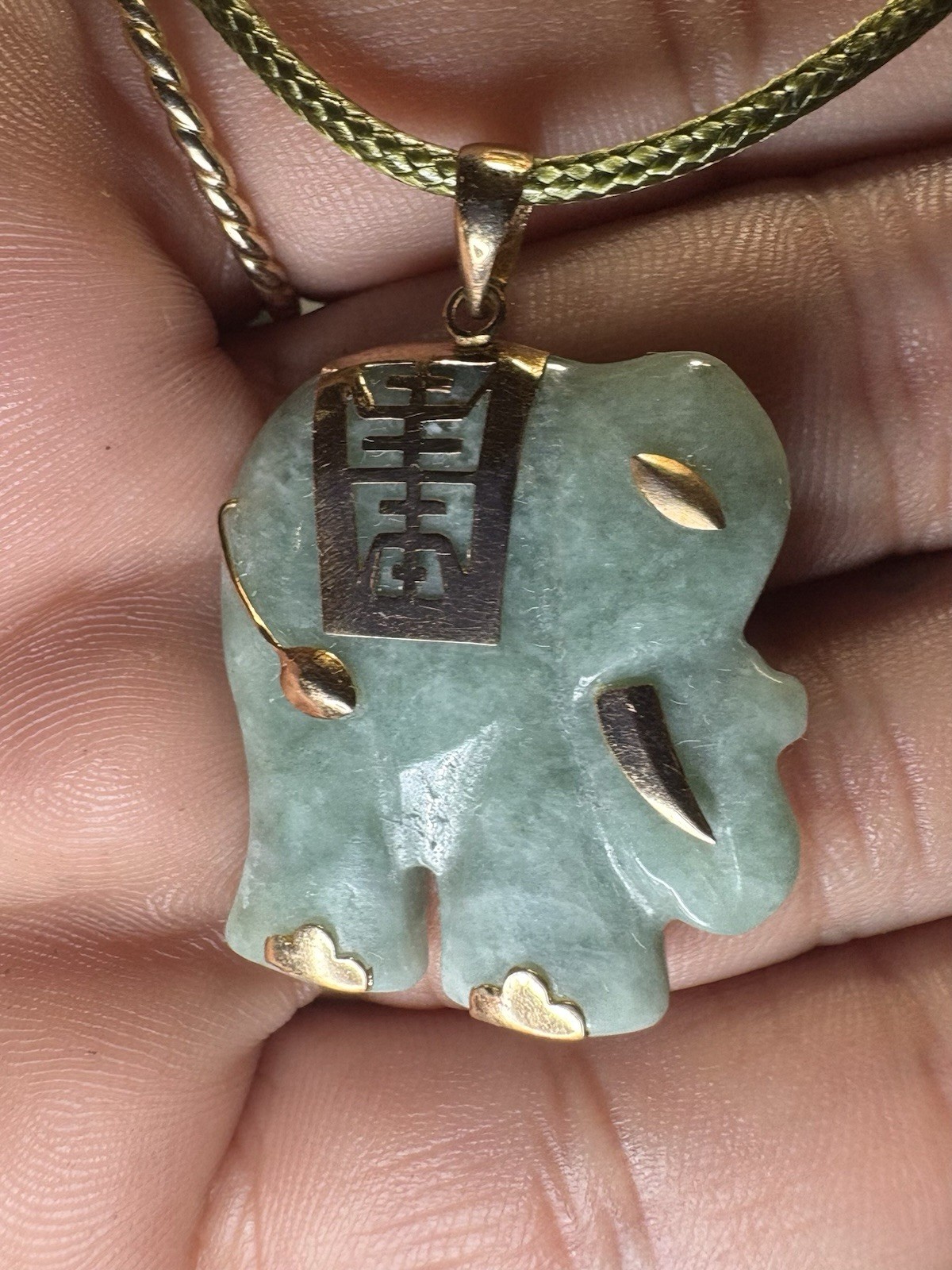 14k Yellow Gold Jade Green Moss Elephant 30mm Large Beautiful 5.50G 2.5mmB. Jade