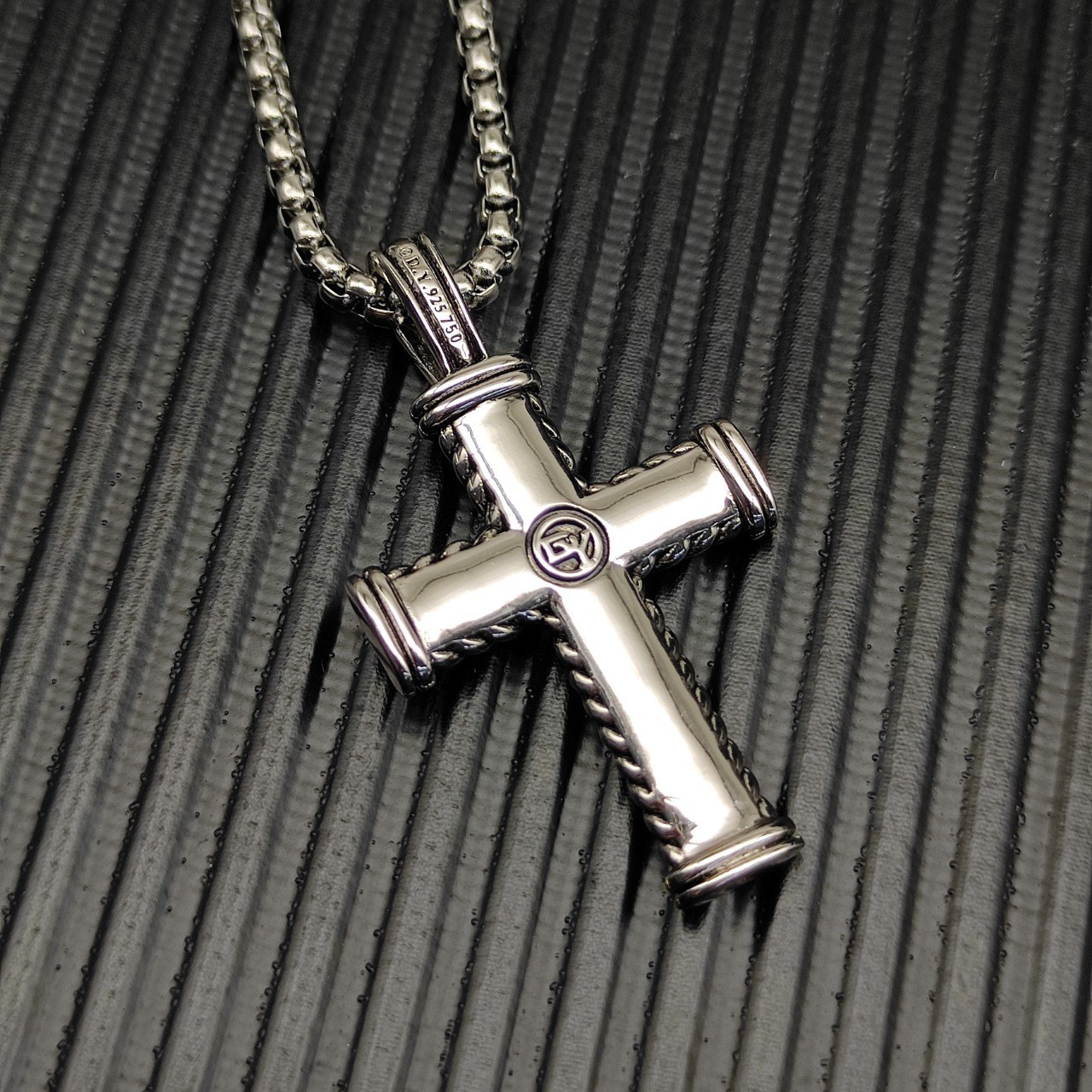 David Yurman 925 Sterling Silver 18K Gold Chevron Cable Cross Pendant Necklace