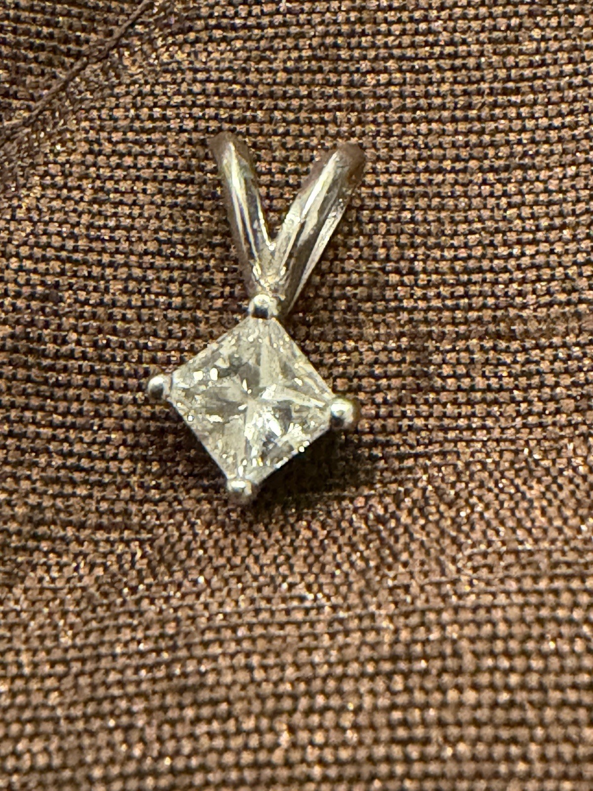 18K gold Diamond pendant Blue Nile 0.5 ct D SI1 Very Good square brilliant GIA