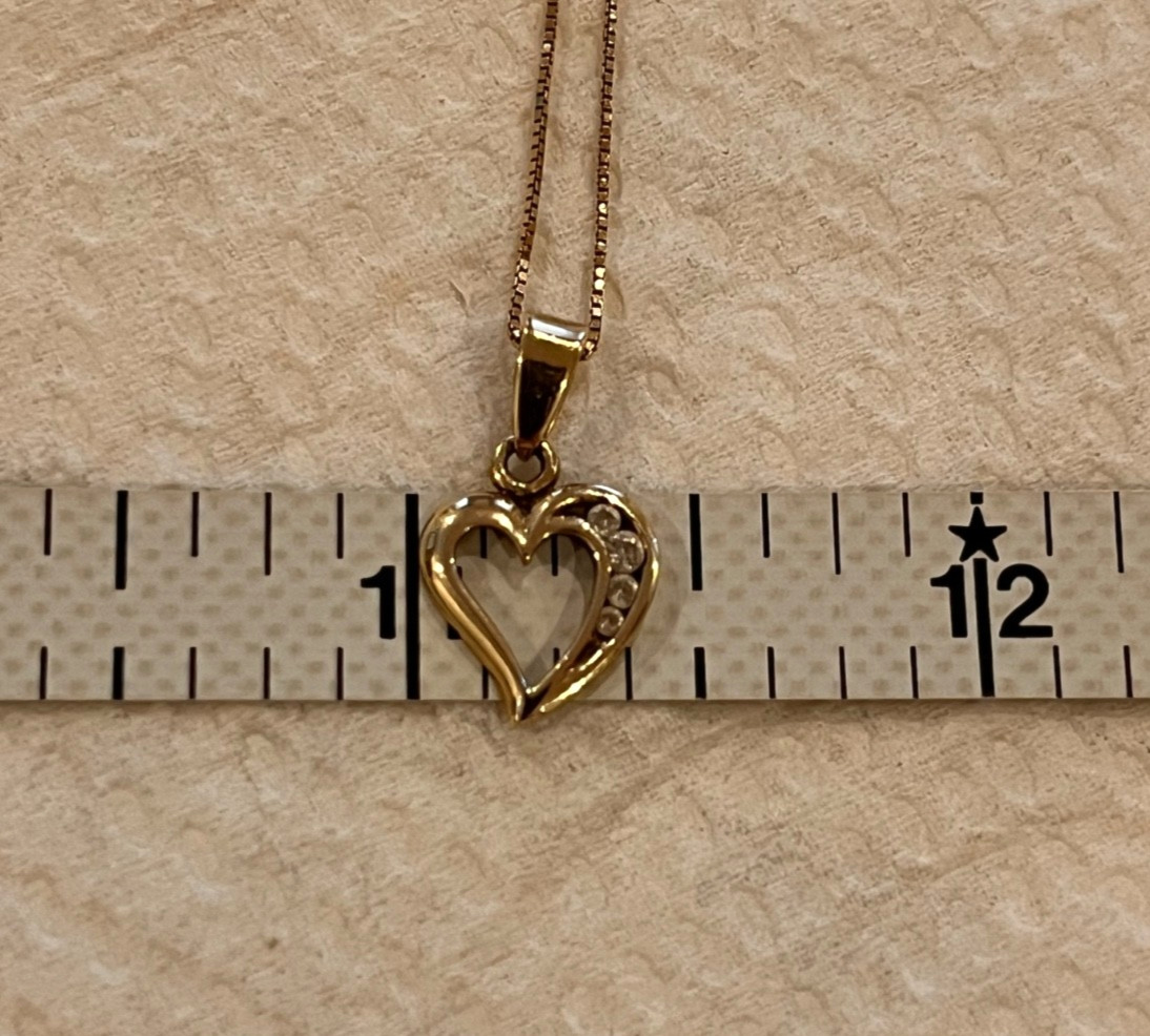 Germany 8 Karat/333 Yellow Gold Open Heart Pendant w 18″ Box Chain ~ 2.25 grams