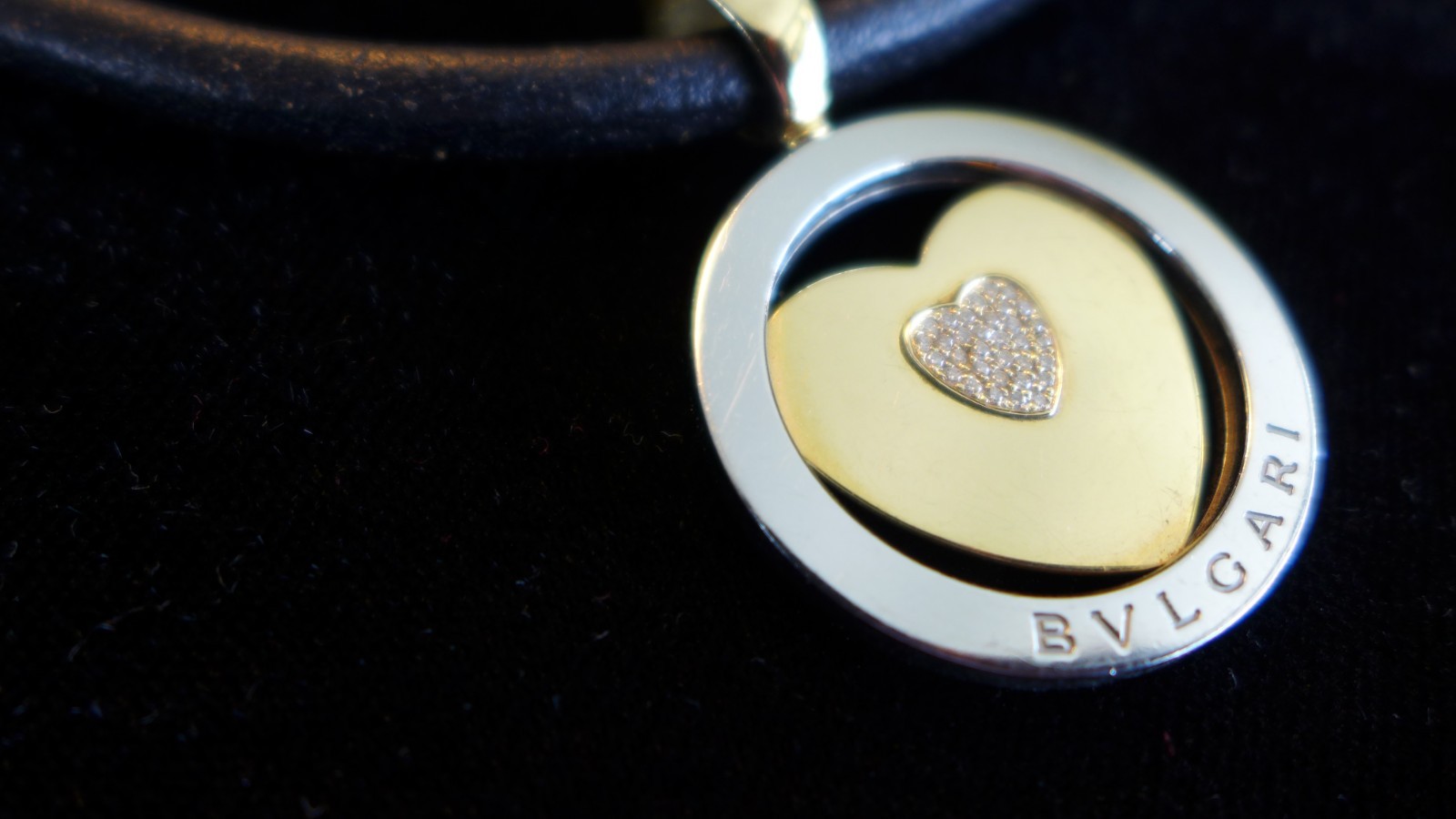 BVLGARI NECKLACE 18K GOLD HEART INSIDE STAINLESS RING ABOUT 40, 1 PT DIAMONDS.