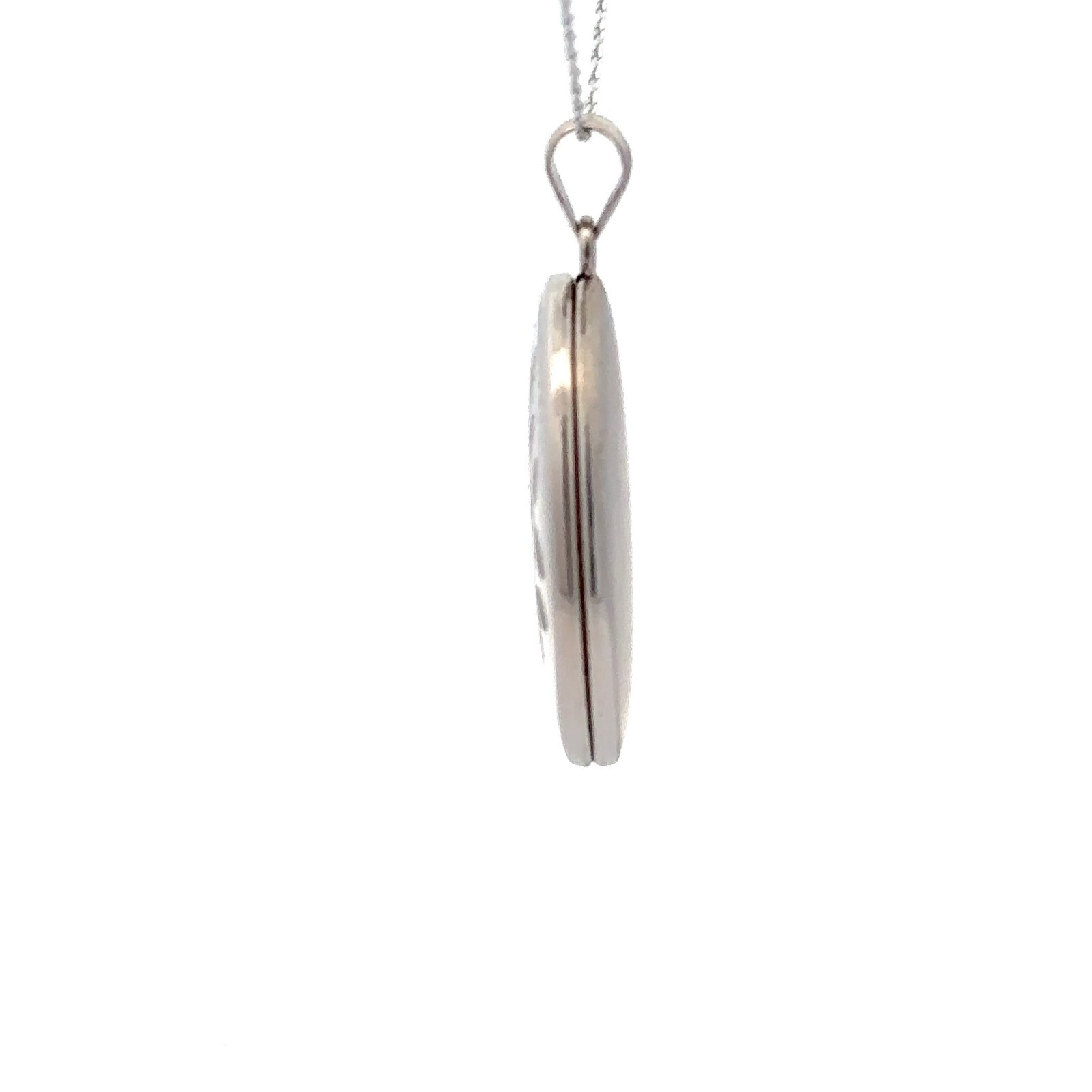 Sterling Silver Oval Locket With Tree (20 x 32 mm)