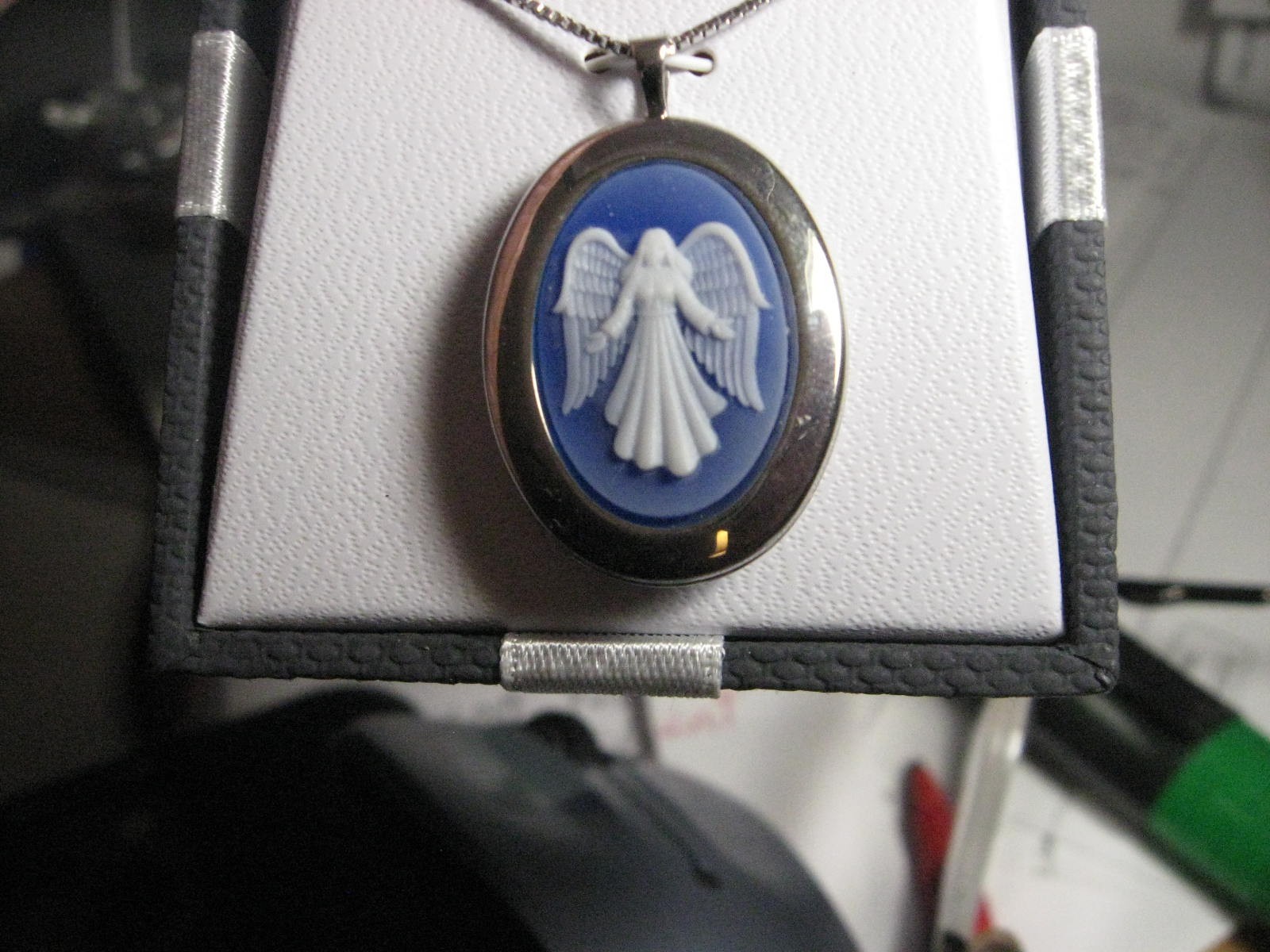 Sterling Silver SS Resin Angel Locket 18″ in original gift box with retail price