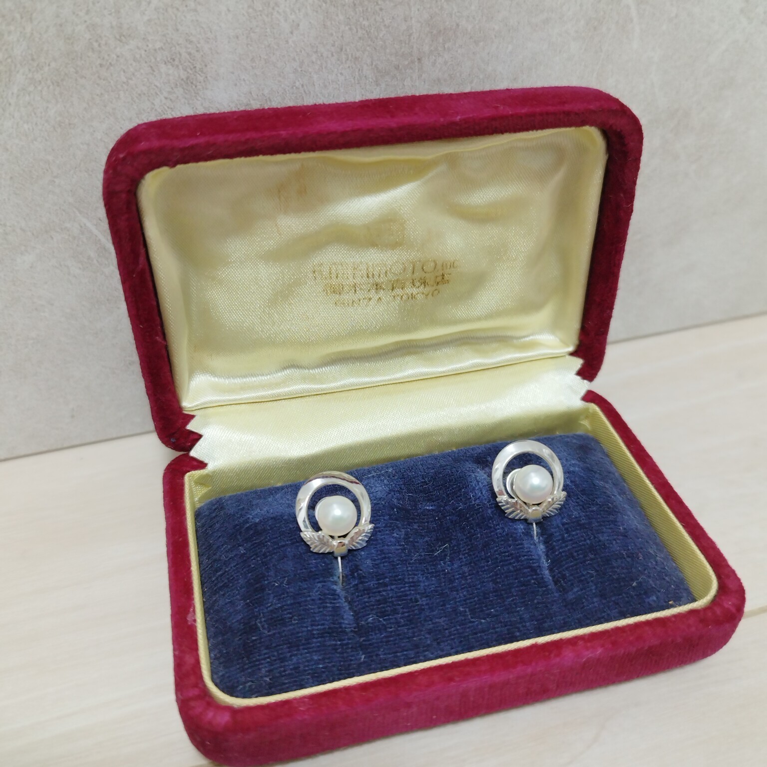 MIKIMOTO pearl earrings