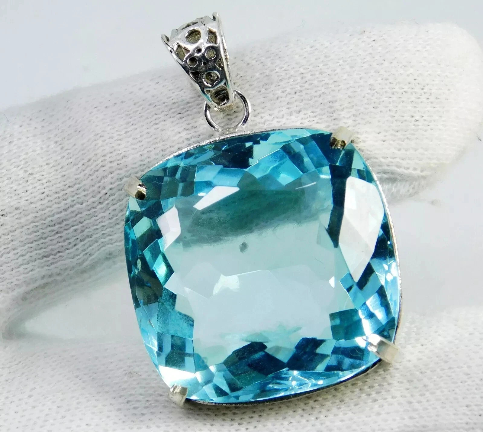 Certified Natural 98.6 Ct Natural Sky Blue Aquamarine Pendant Cushion Gemstone