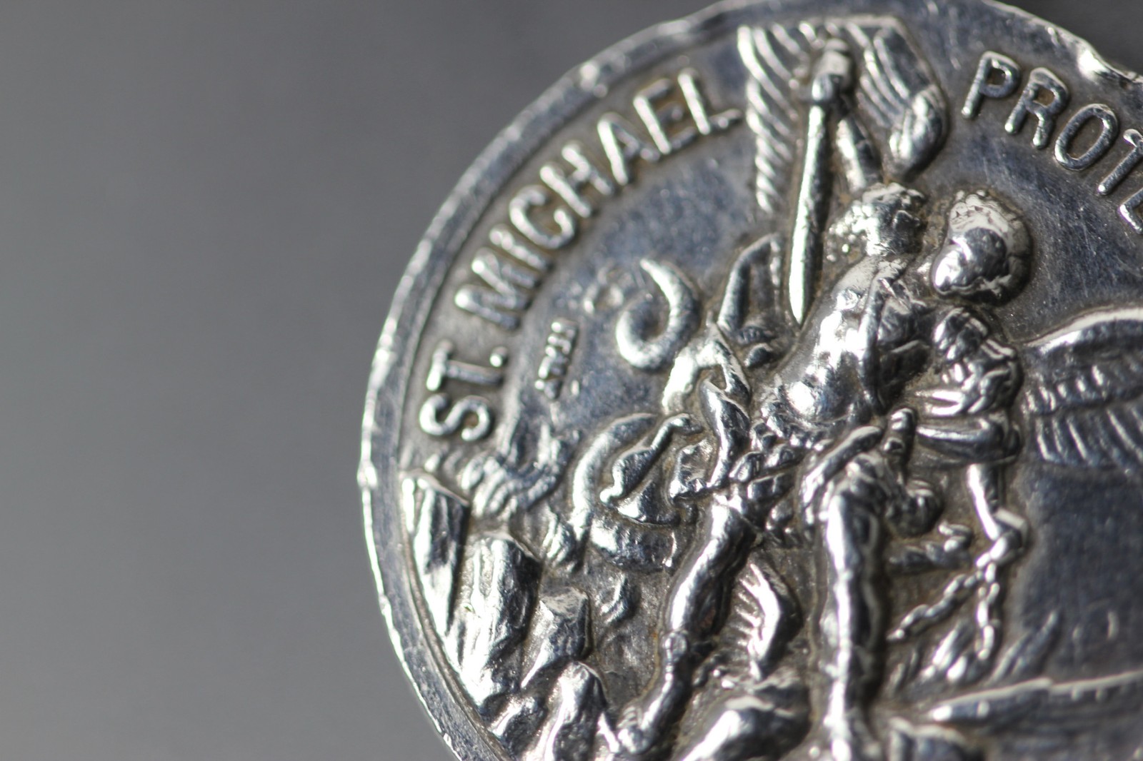 Sterling St.Michael Protect Me The USMC Round Charm Some Damage 9.4g (PEN10262)