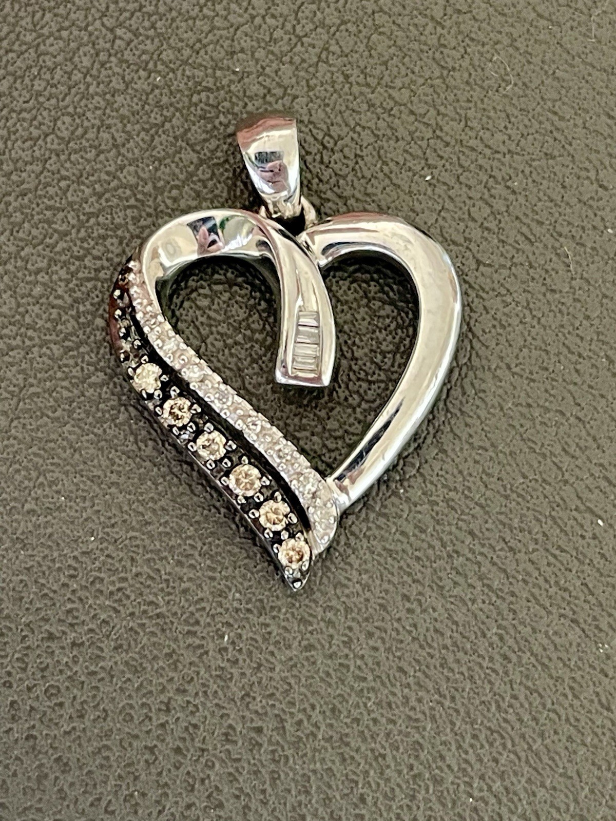 10KT White Gold 0.20CTW White & Champagne Diamond Heart Pendant (F216)