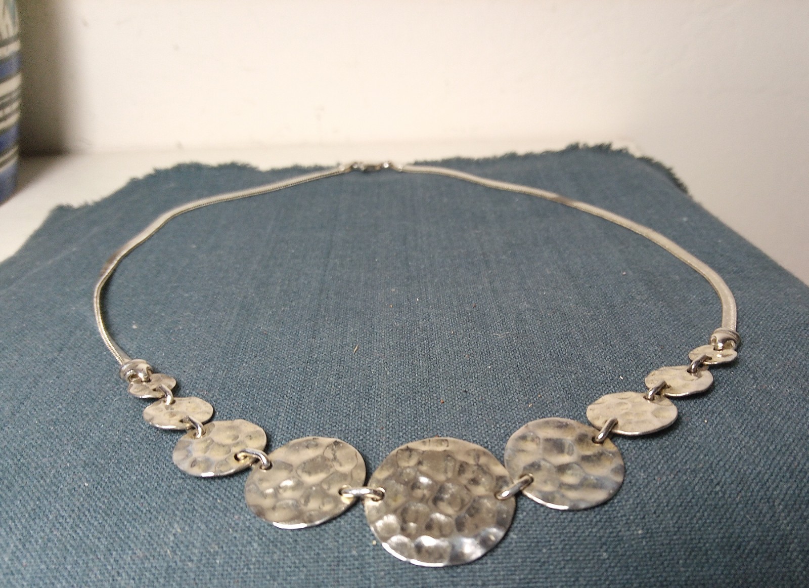 Sterling Silver 925 Hammered Graduated Disc Necklace Herringbone Chain 15″