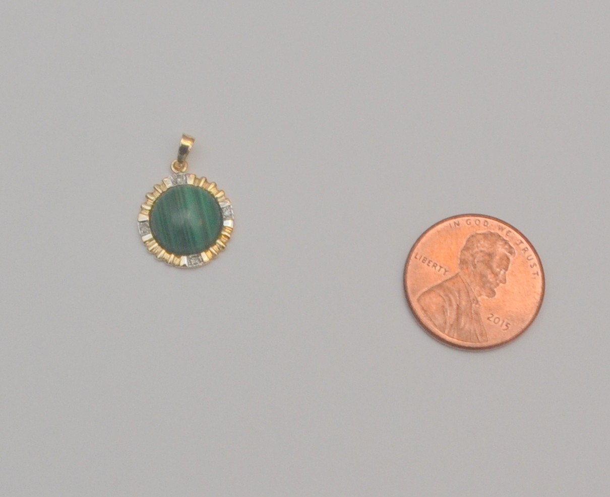 14K Yellow Gold Malachite & Diamond Round Pendant 13.1mm P6