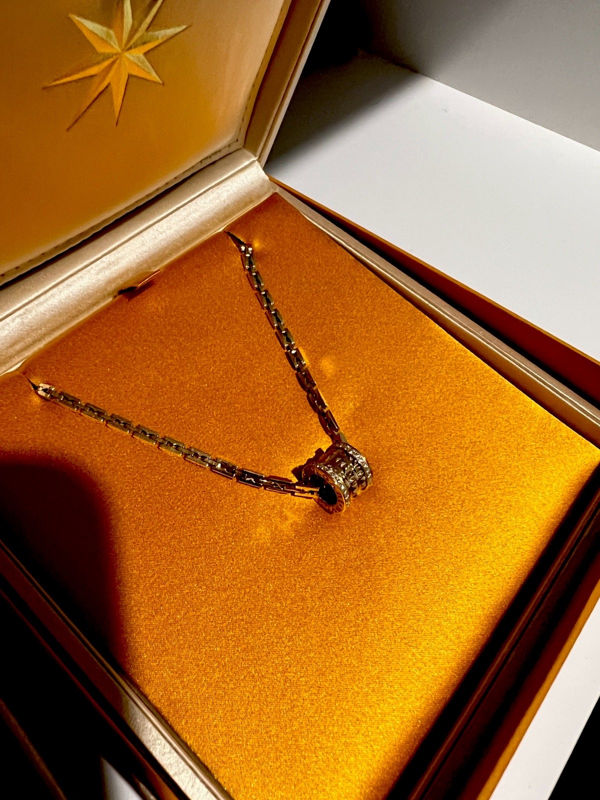 bvlgari B.zero1 Gold Necklace thick chain model