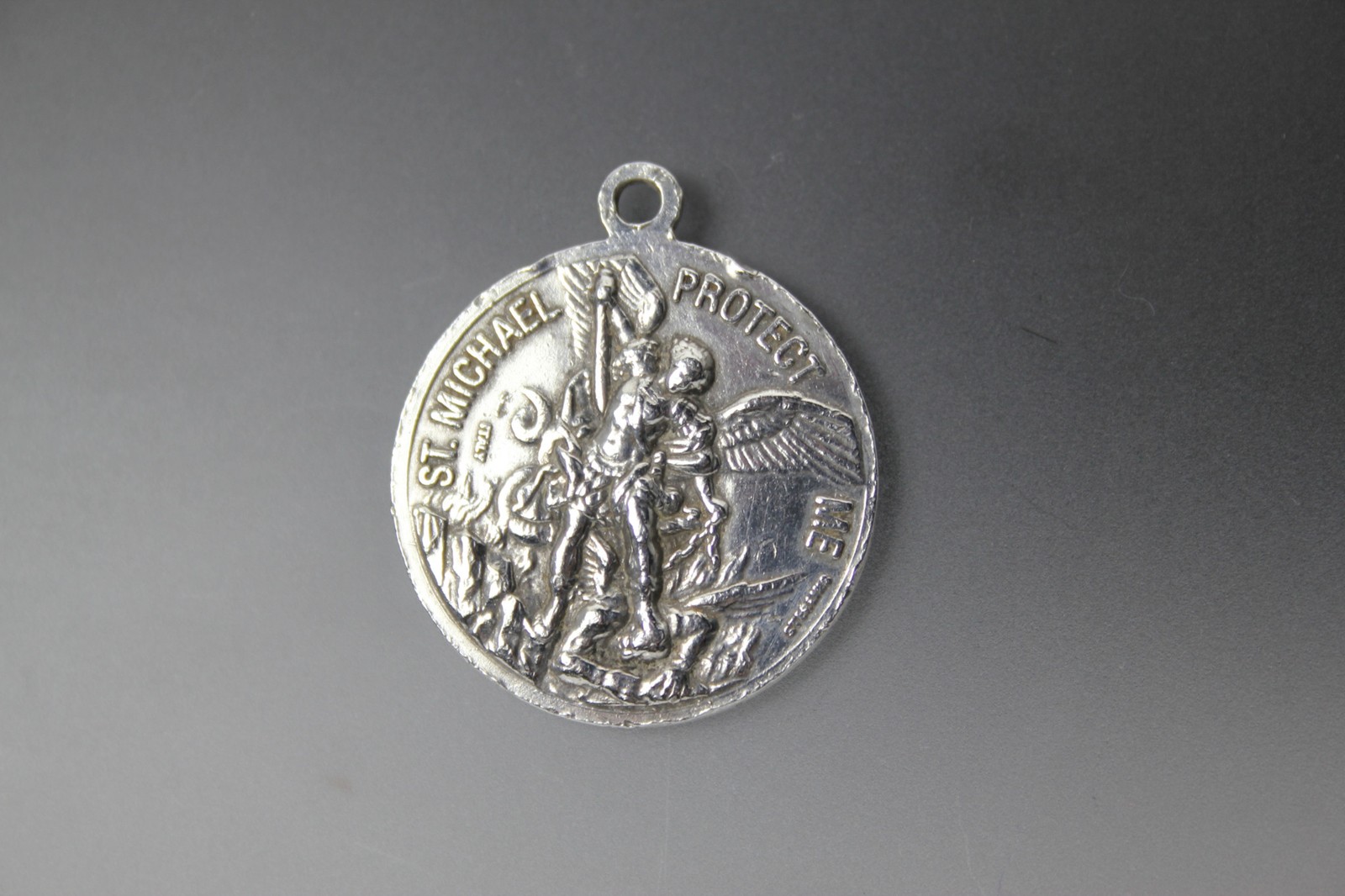 Sterling St.Michael Protect Me The USMC Round Charm Some Damage 9.4g (PEN10262)