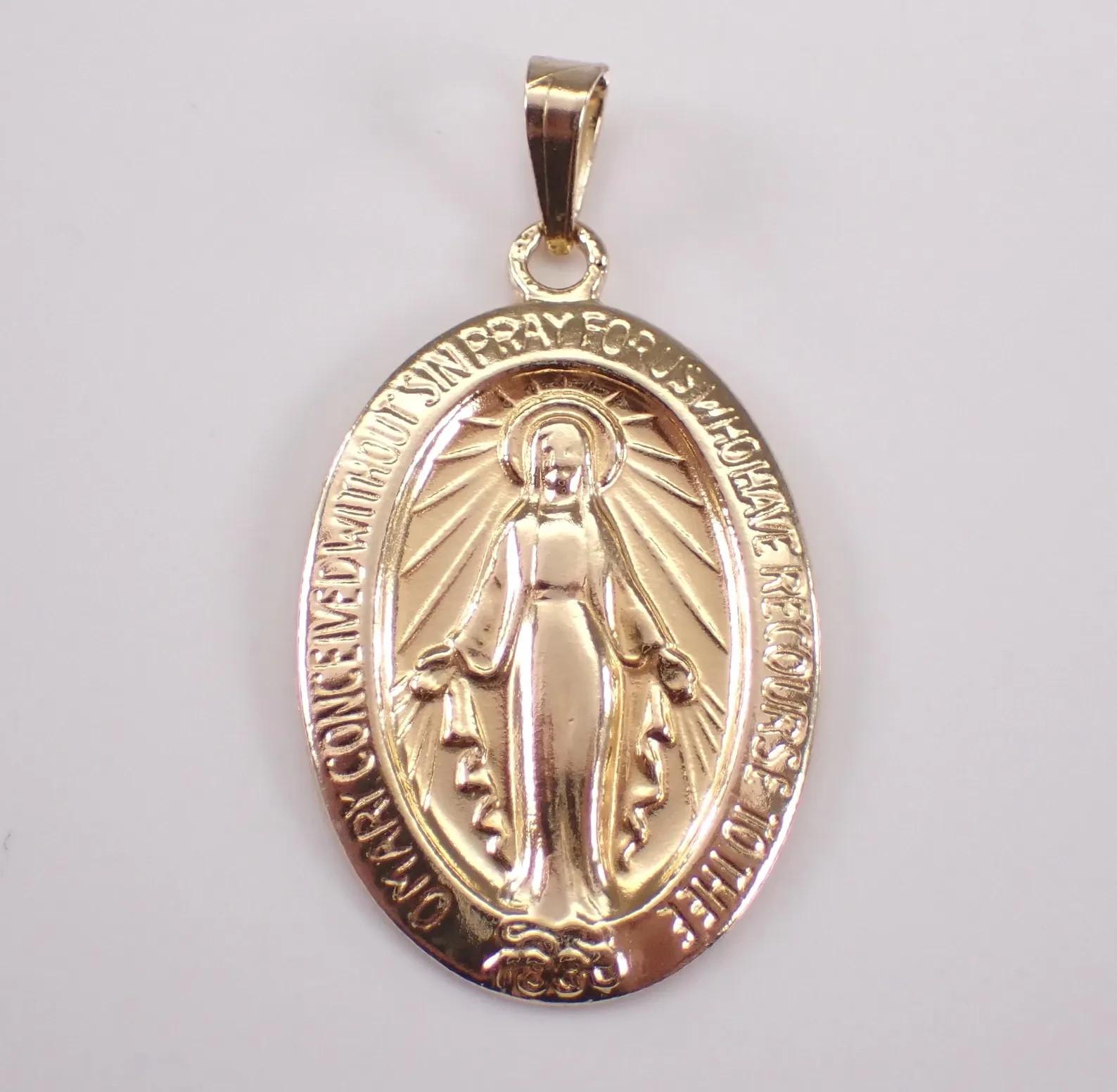 Religious Virgin Mary No Stone Oval Disk Women’s Pendant 14K Yellow Gold Plated.