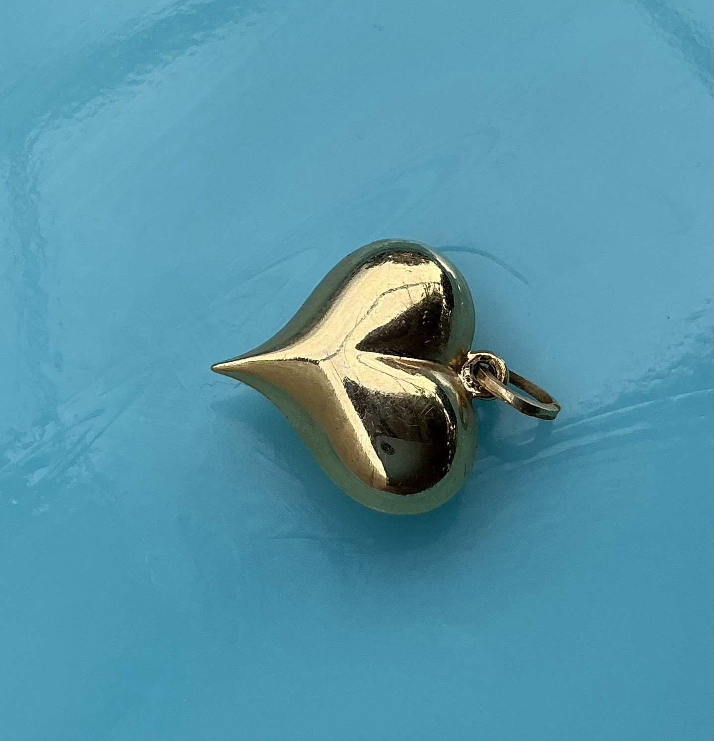 14K Yellow Gold Shiny Vintage Puffy Heart Love Themed Charm Pendant .7g